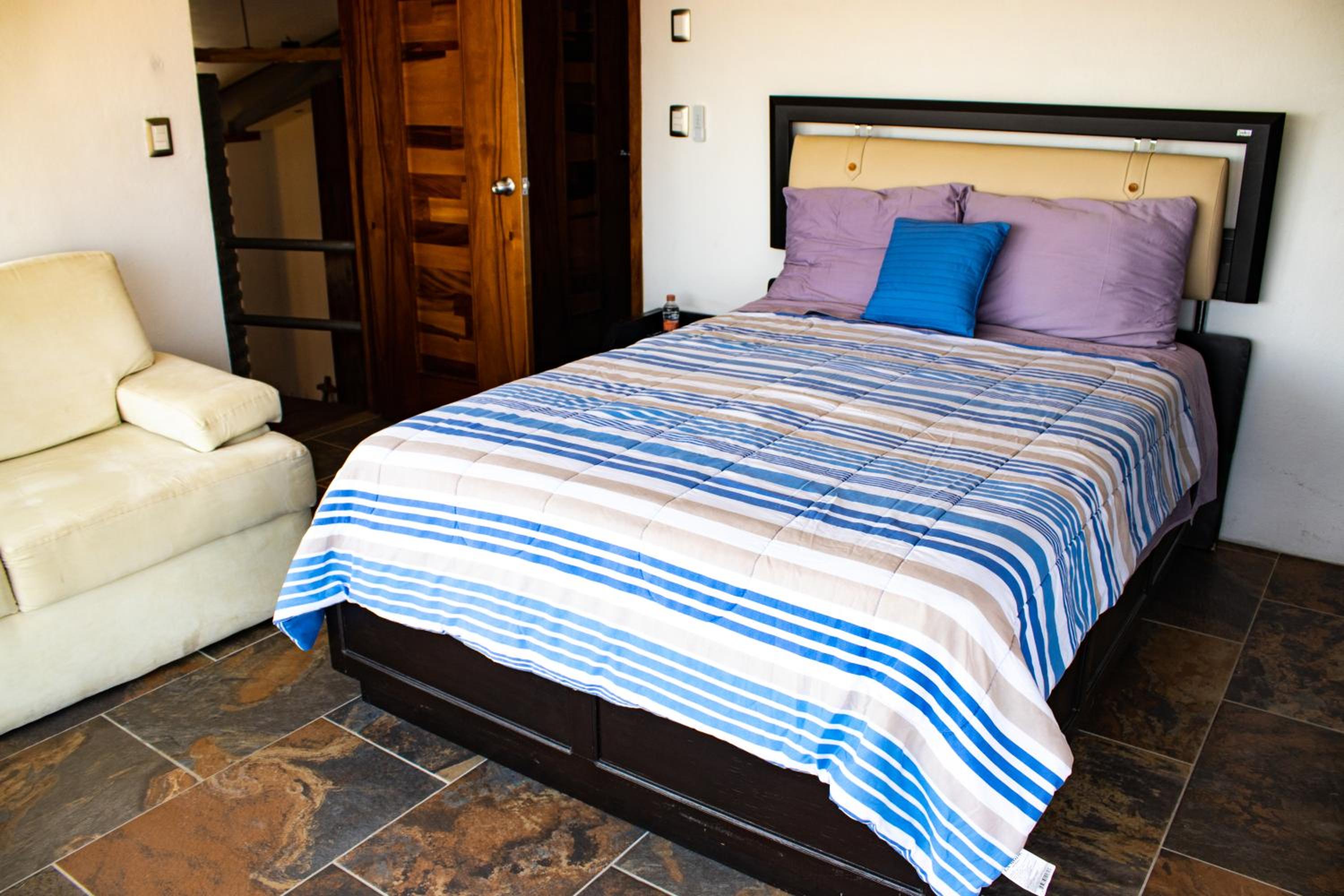 Queen Room with Garden View - Photo 3