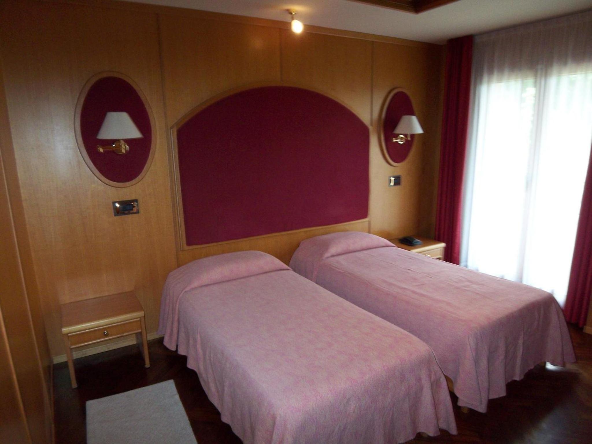 Standard Twin Room - Photo 2