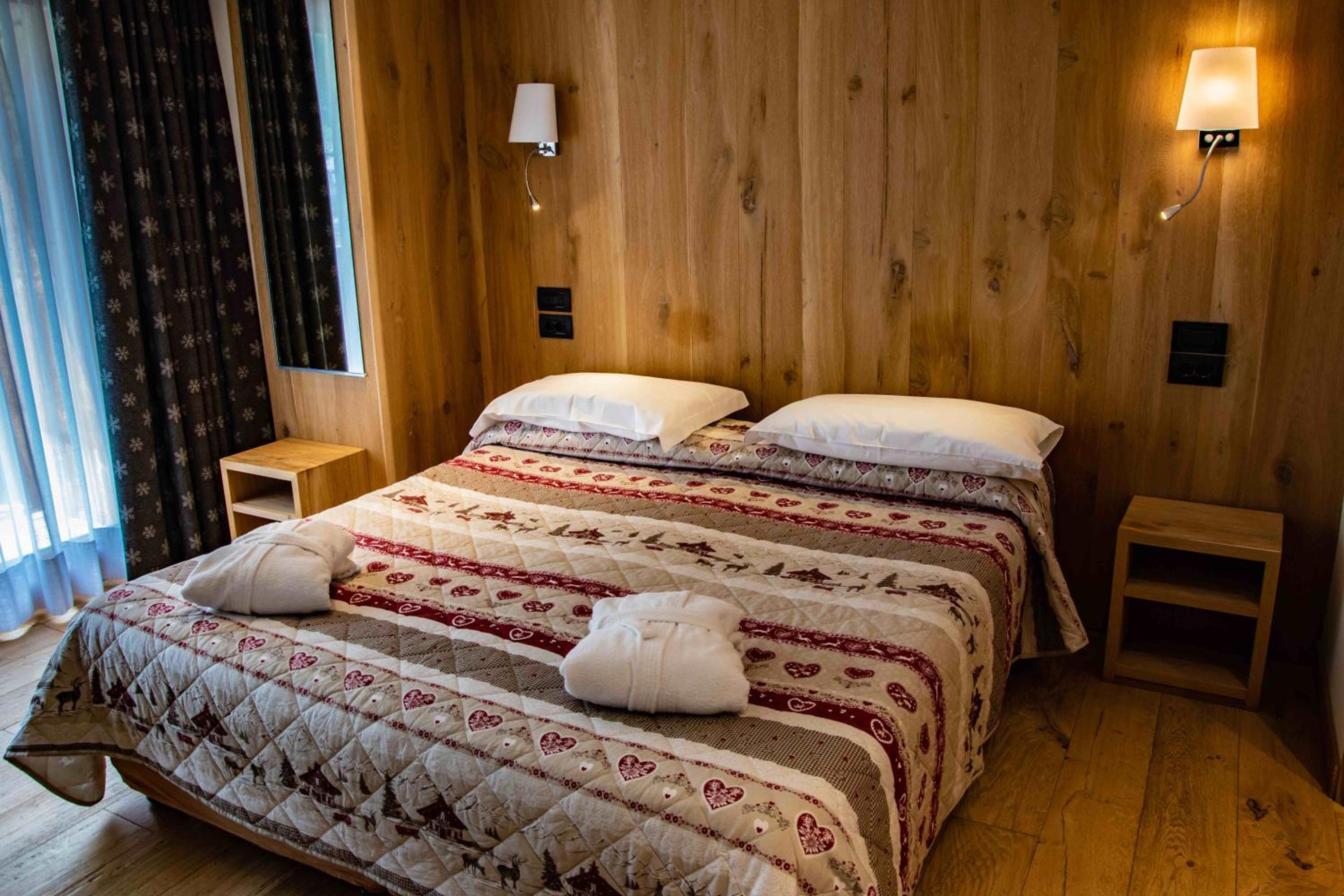 Double or Twin Room - Photo 6
