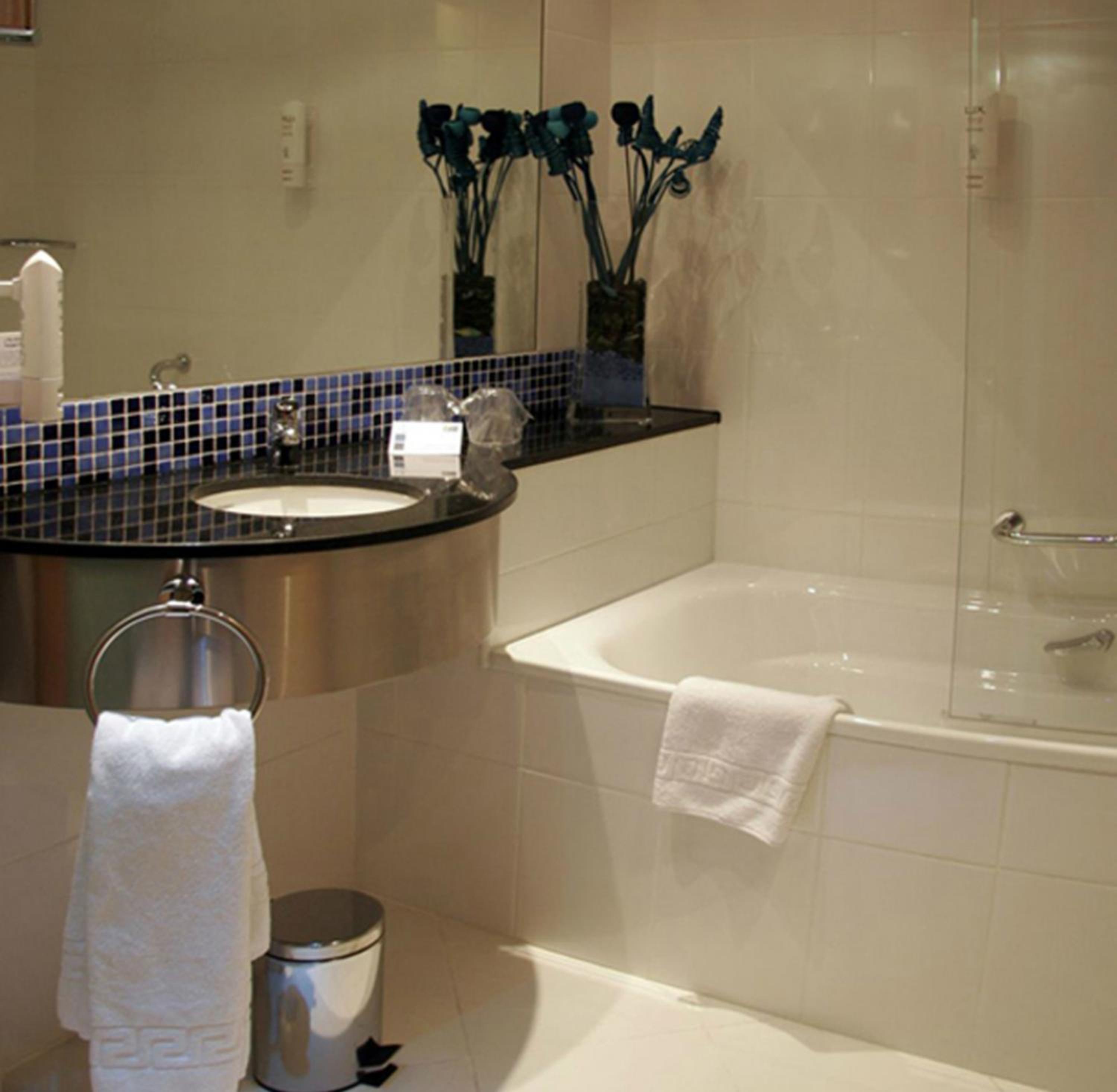 Standard Queen Room - Free Breakfast - Photo 15