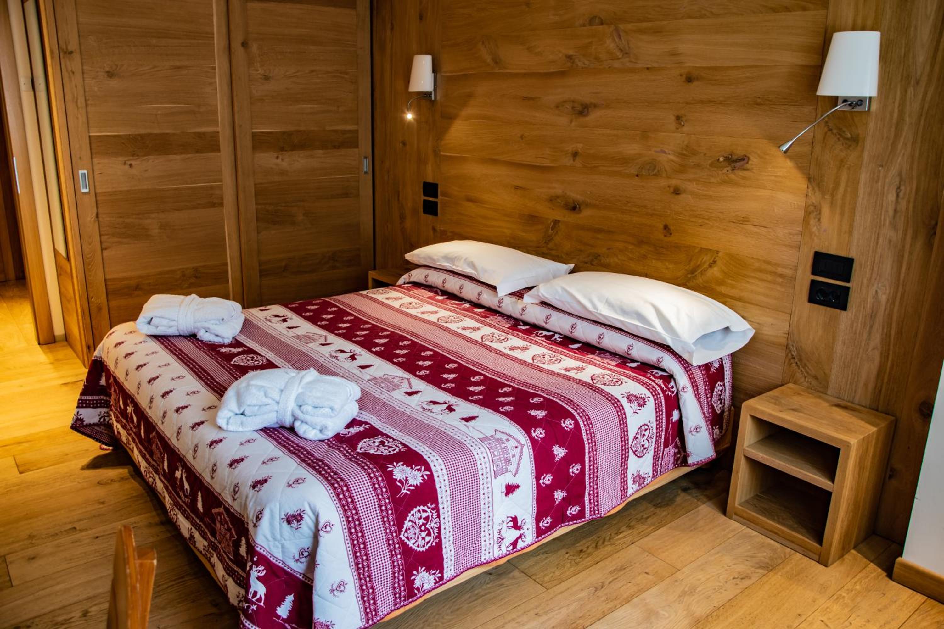 Double or Twin Room - Photo 5
