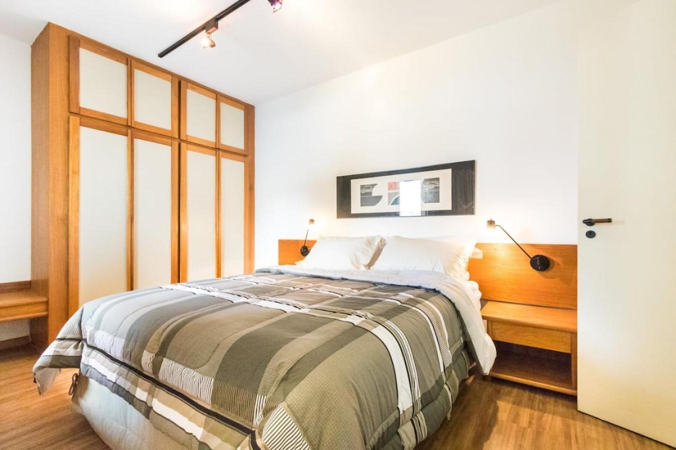 One-Bedroom Apartment - Photo 1