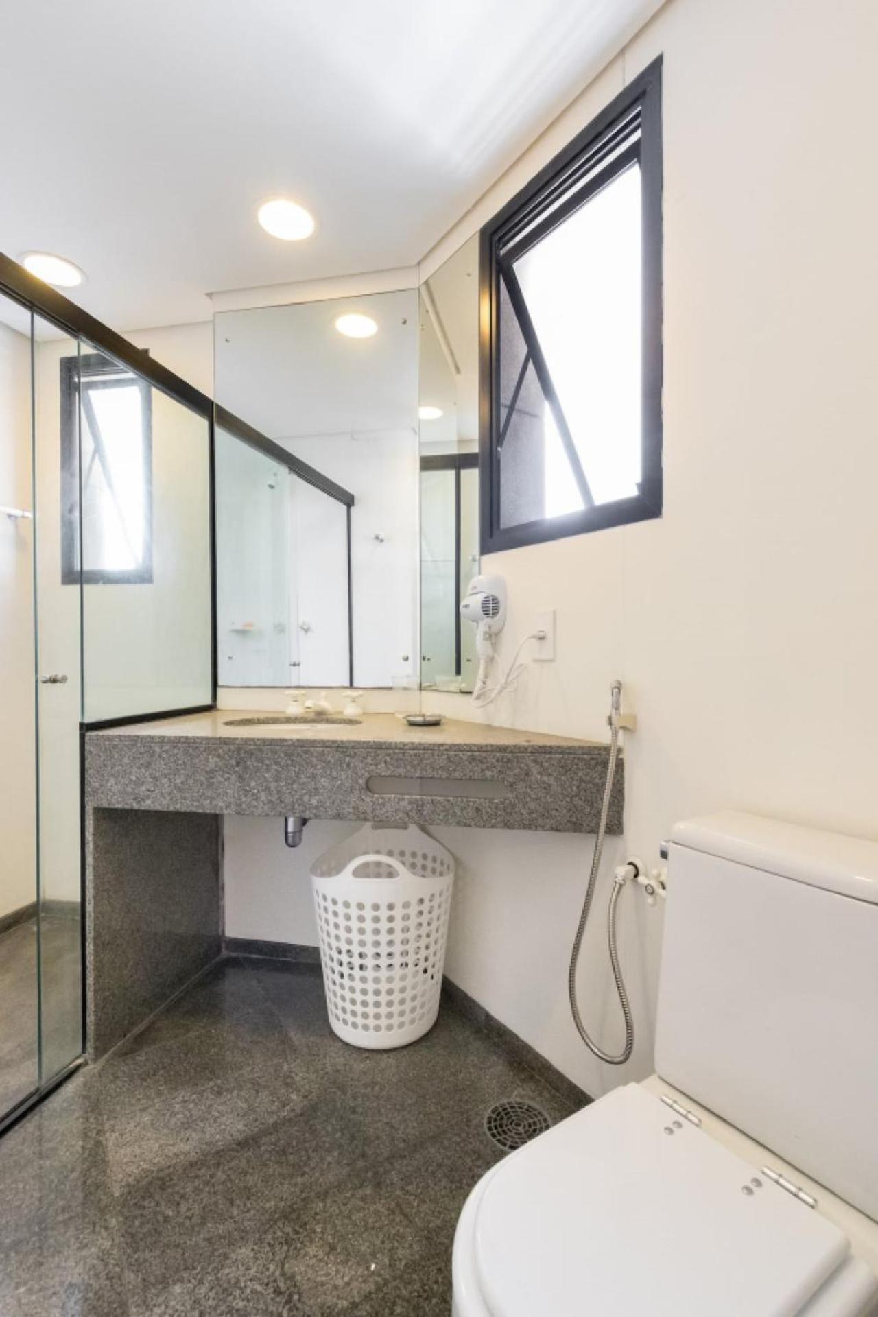 One-Bedroom Apartment - Photo 2