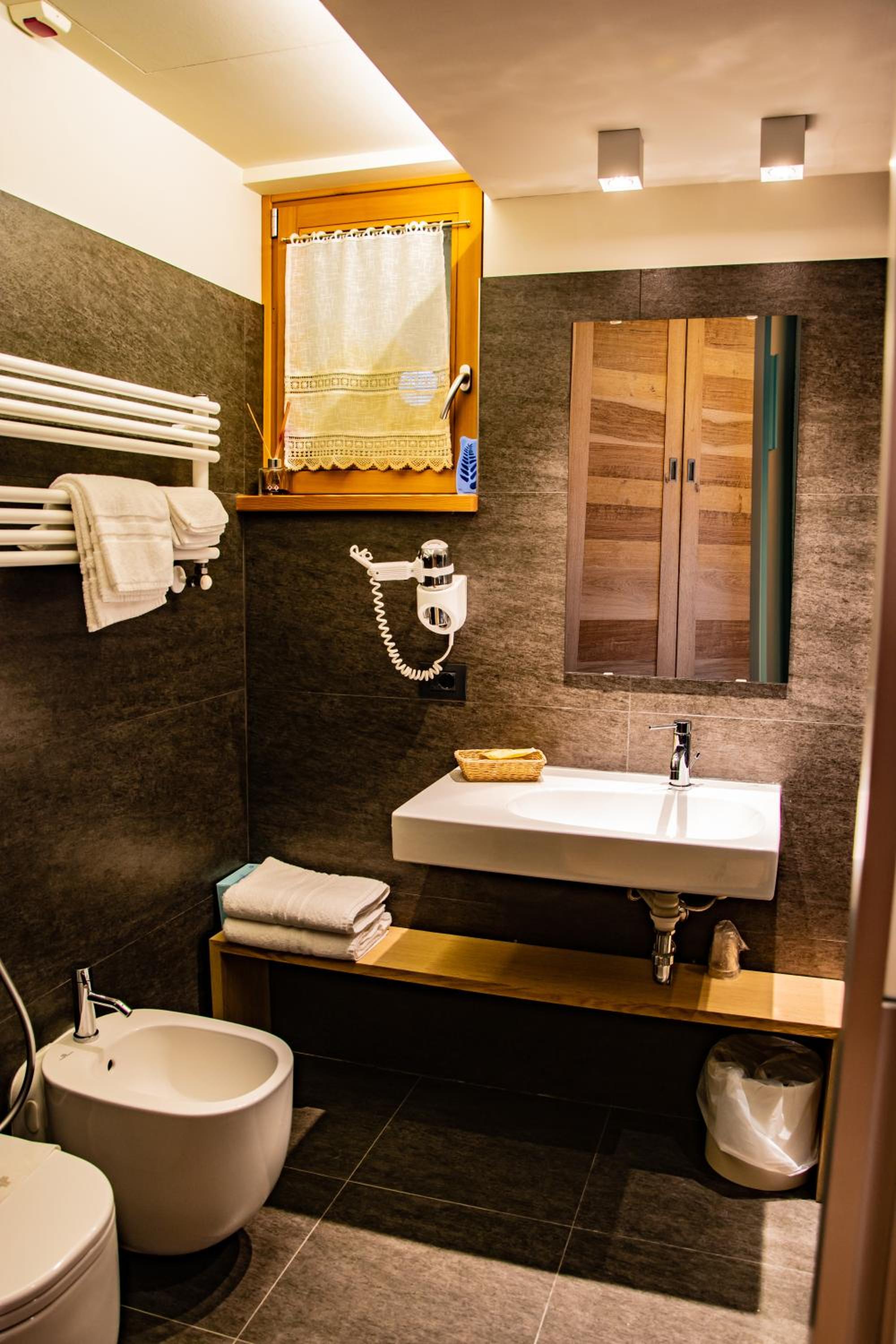 Double or Twin Room - Photo 3