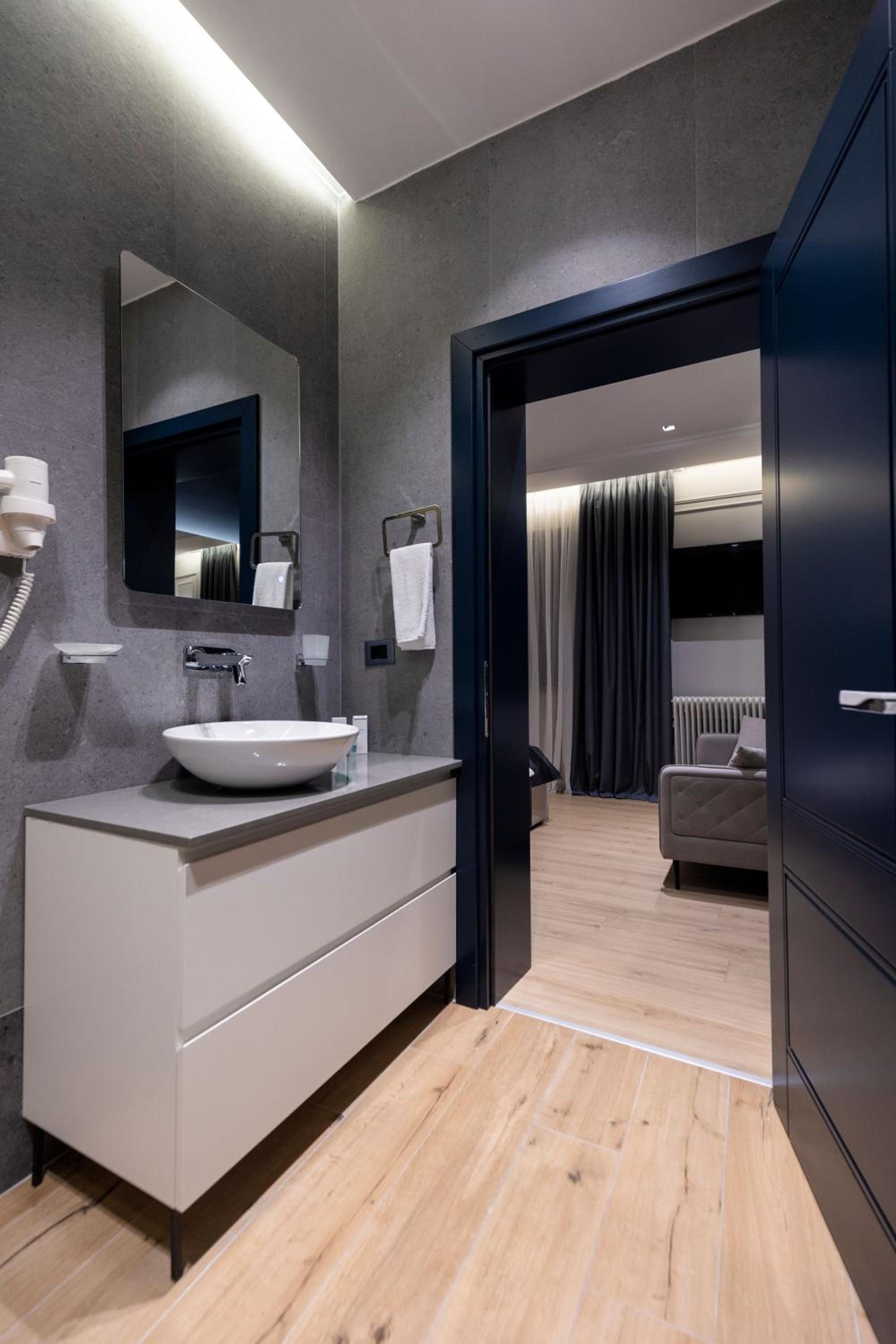 Suite with City View photo 3