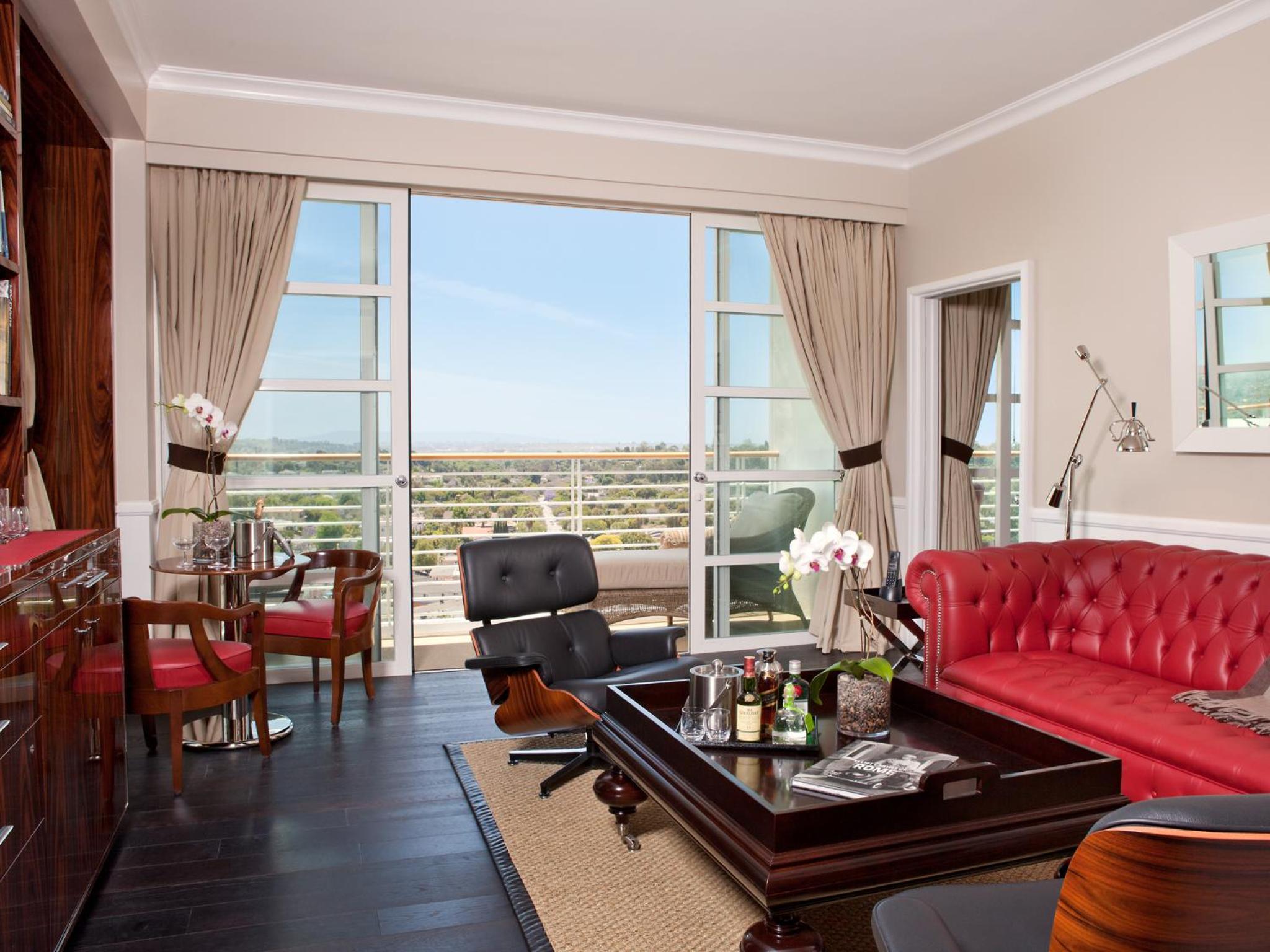 Sunset Boulevard Suite with View