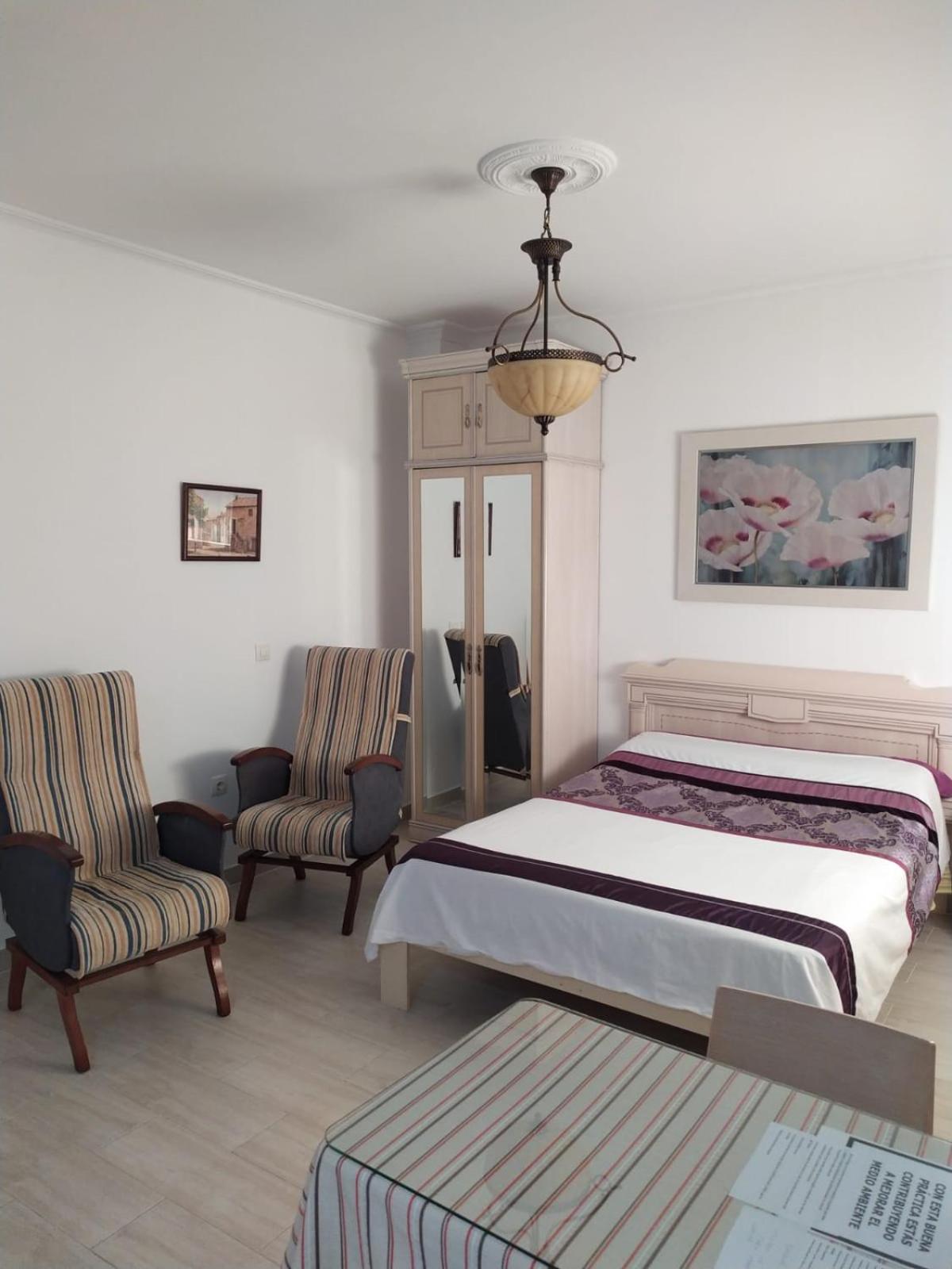 One-Bedroom Apartment - Photo 1