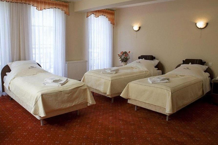 Quadruple Room (2 Adults + 2 Children) - Photo 1