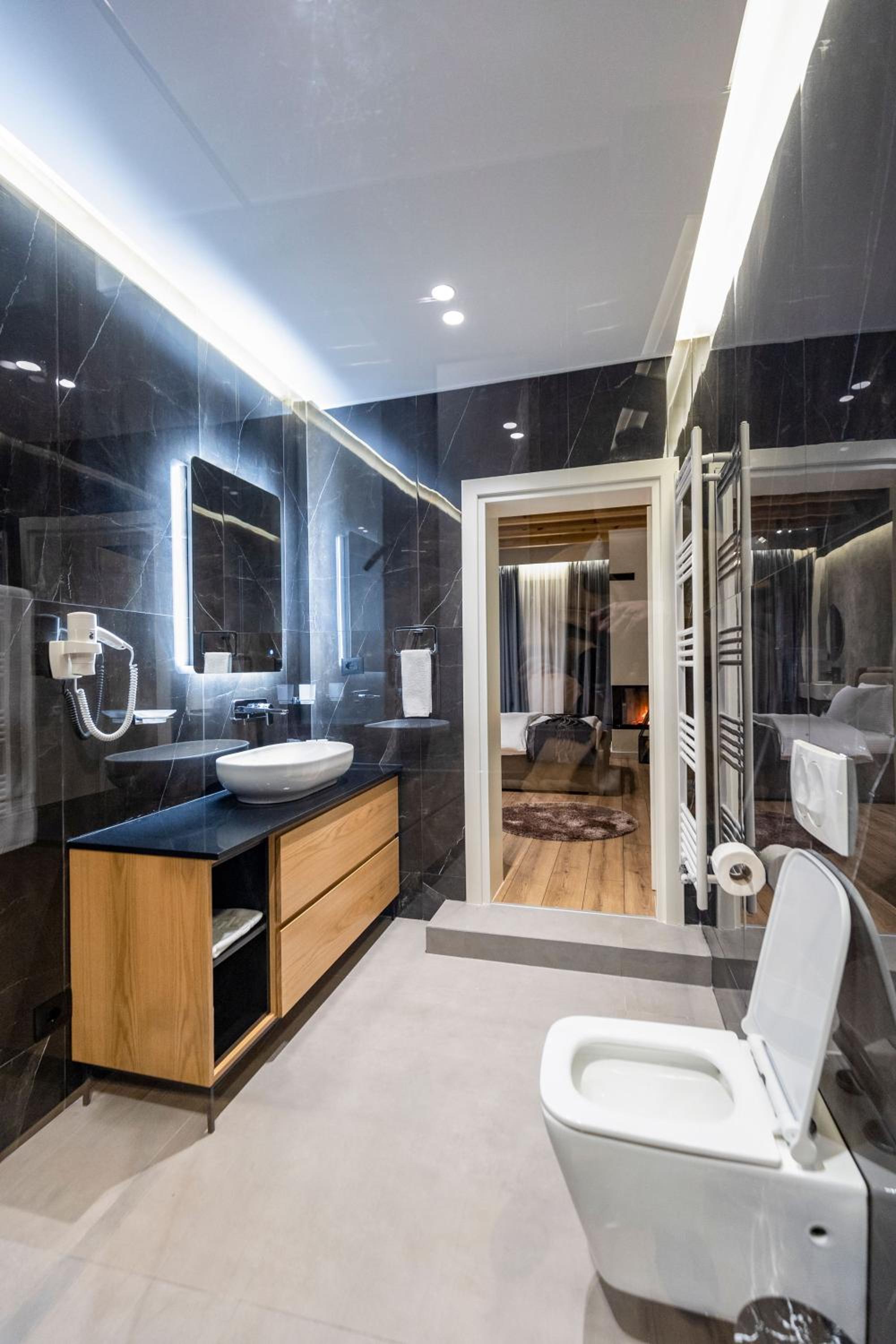 Deluxe Suite photo 2