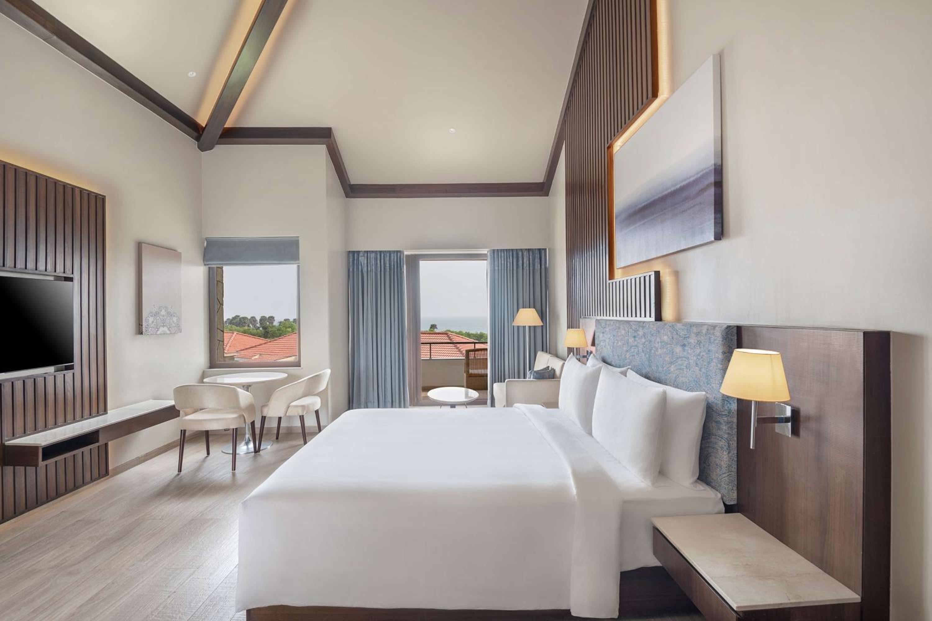 Executive Room with 15% discount on Food & soft beverages and Laundry