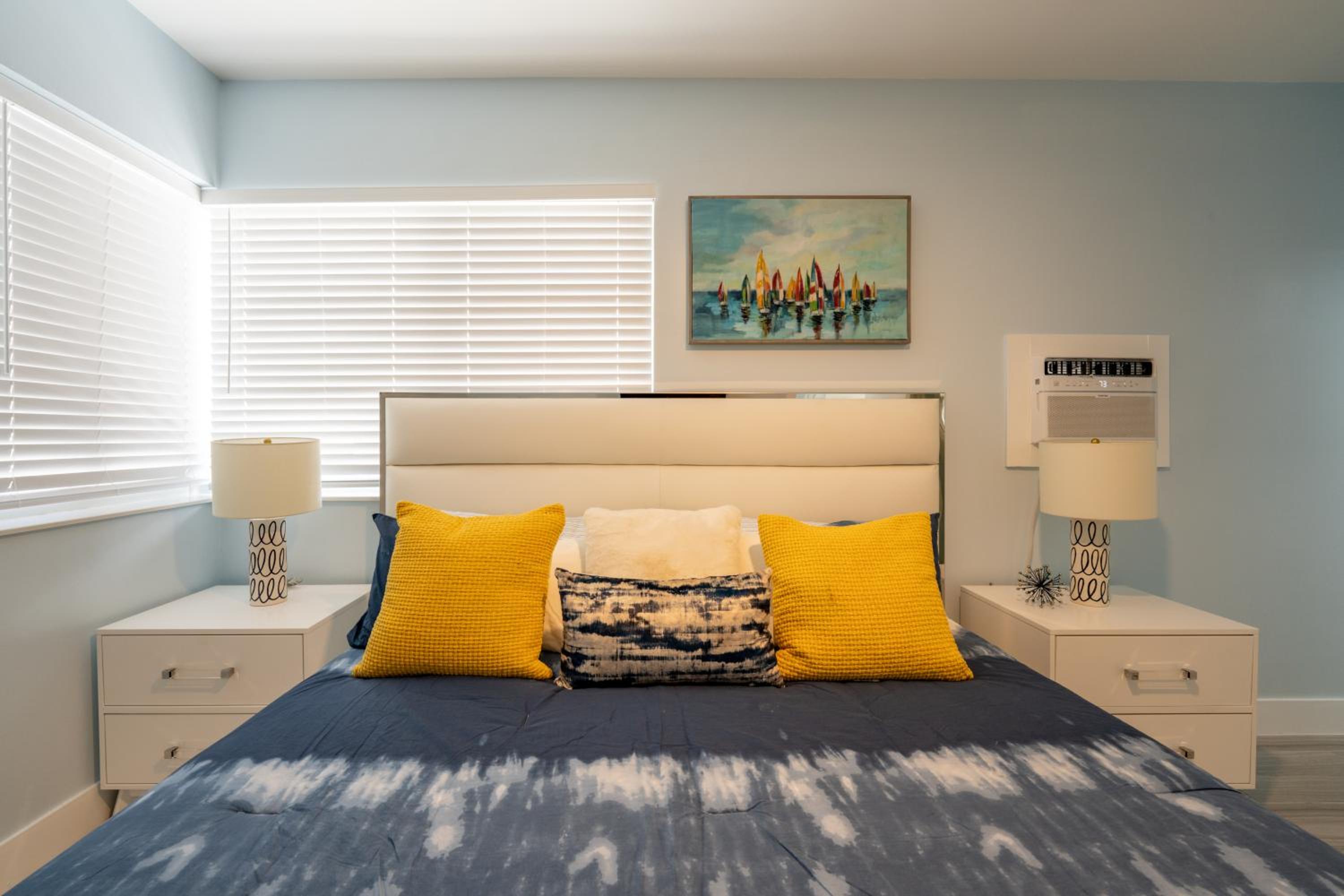 Deluxe King Suite photo 2