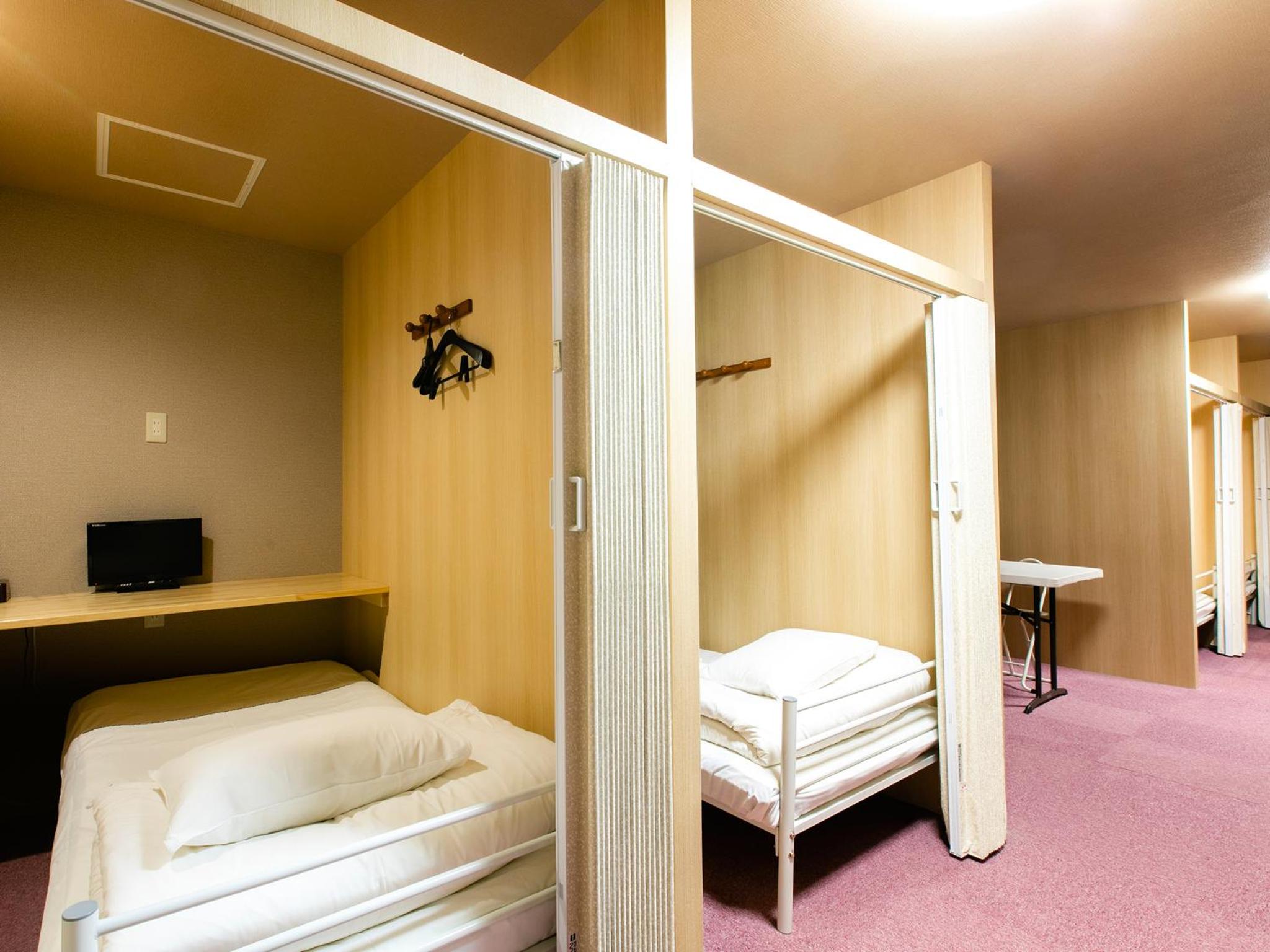 Quadruple Room with Private Bathroom - Photo 1