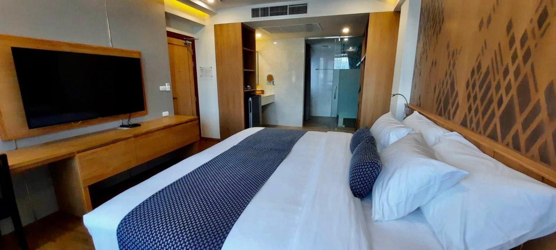 Deluxe Double or Twin Room with Balcony - Photo 15