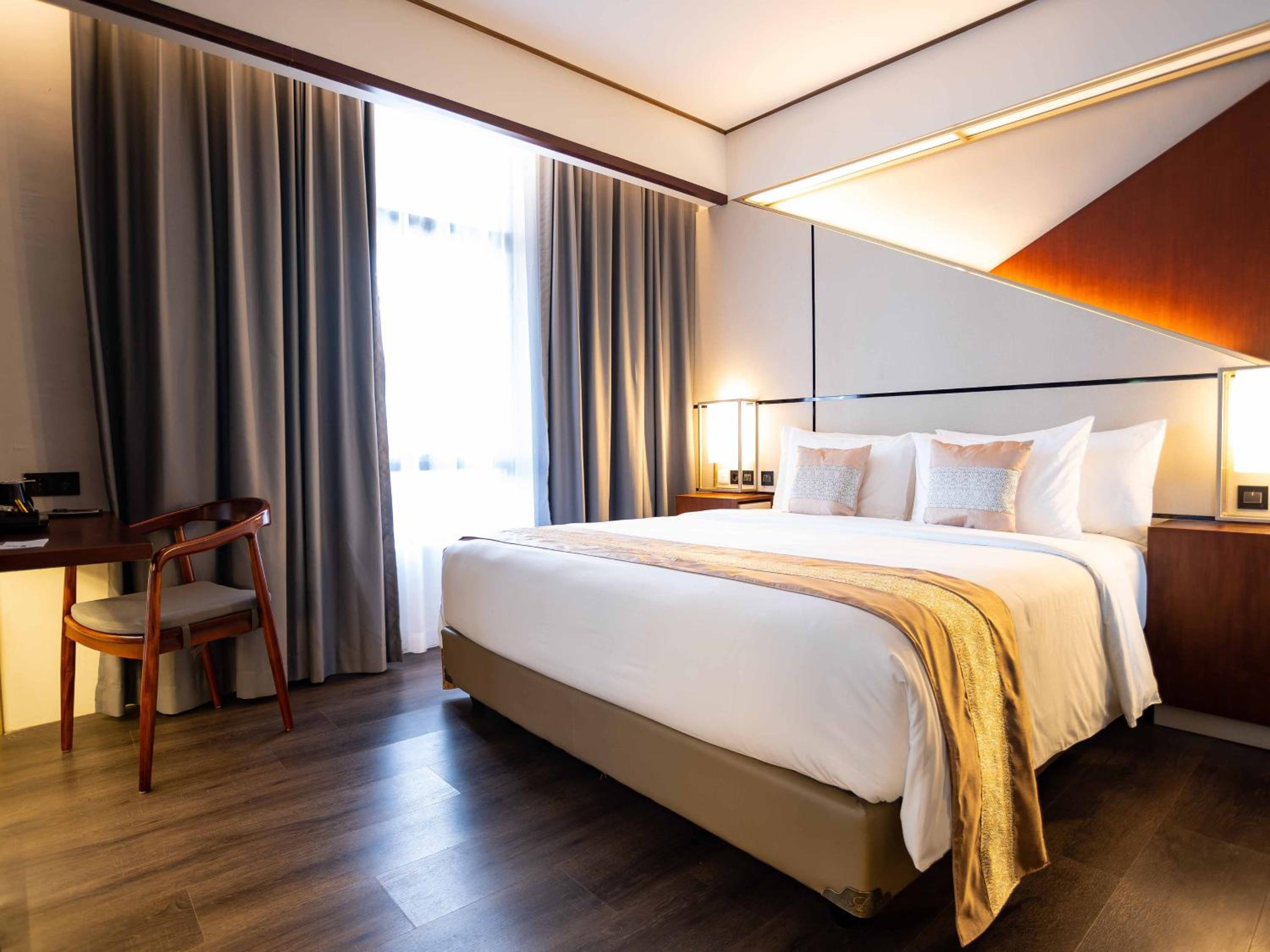 Executive Room - Photo 1