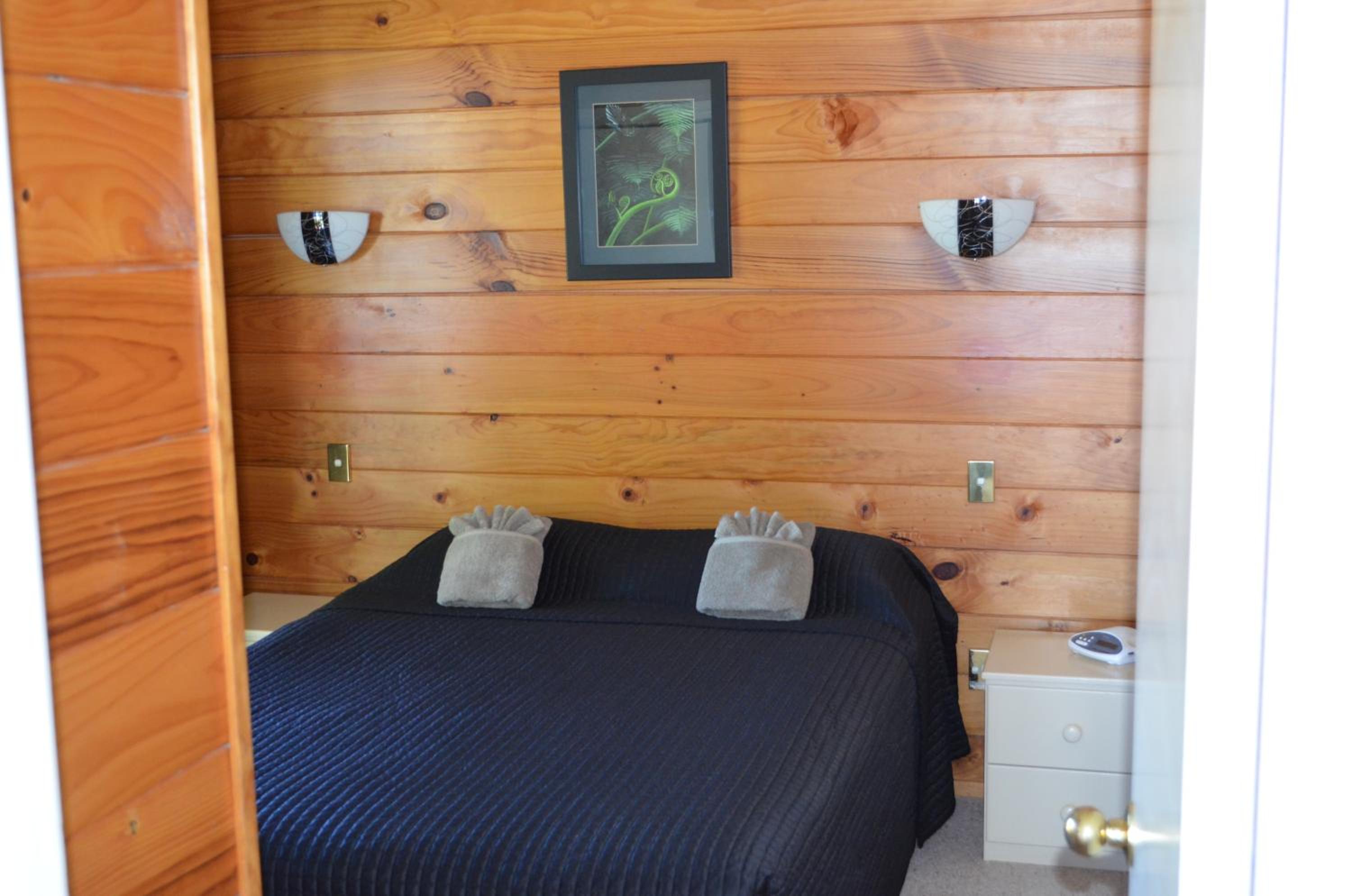 Two-Bedroom Apartment with Lake View - Photo 10
