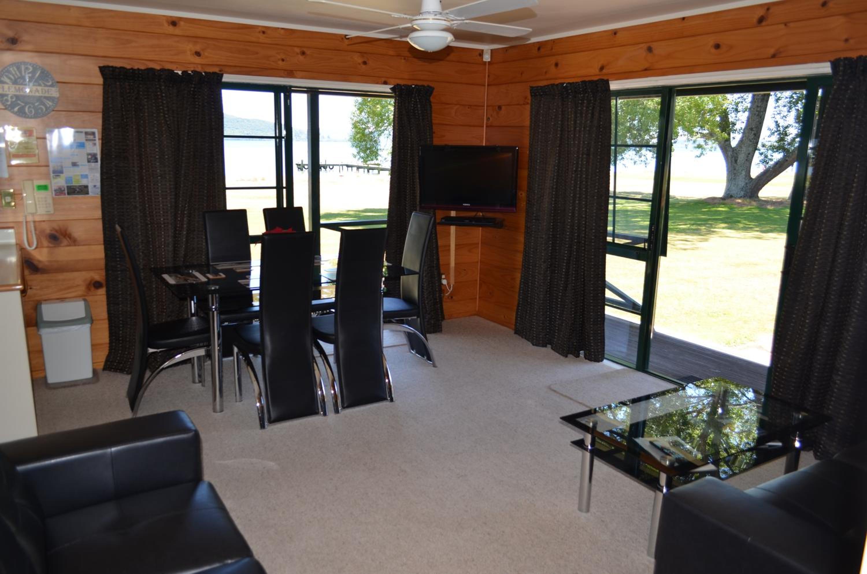 Two-Bedroom Apartment with Lake View - Photo 1
