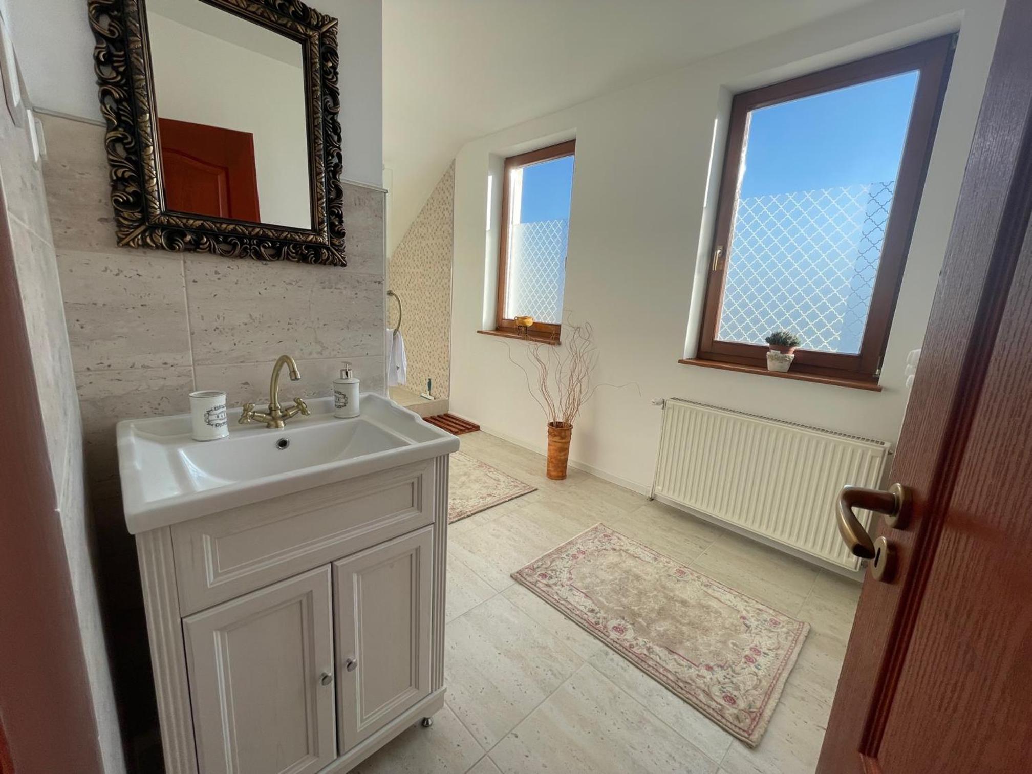 Apartment with Balcony - Photo 14