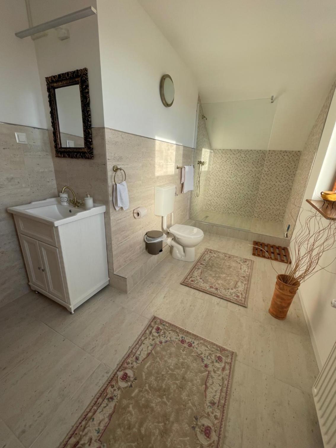 Apartment with Balcony - Photo 13