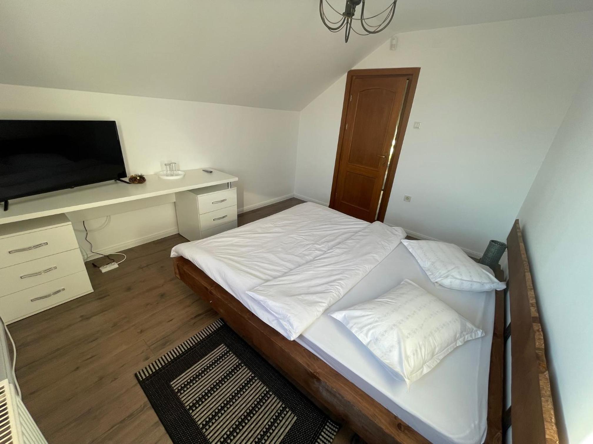 Apartment with Balcony - Photo 11