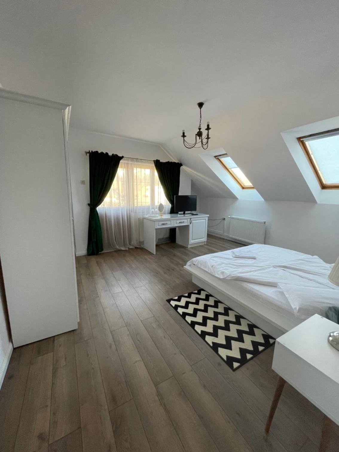 Double Room - Photo 4