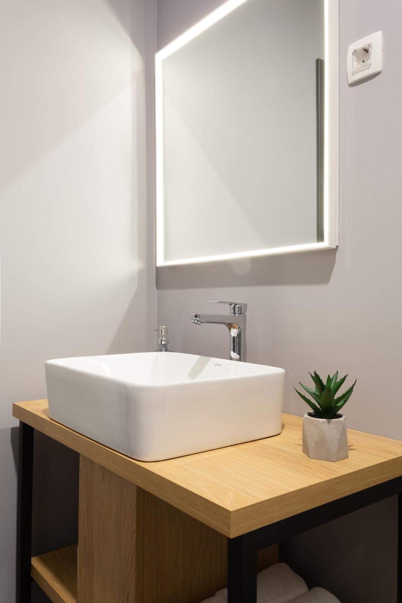 Standard Double Room - Photo 6