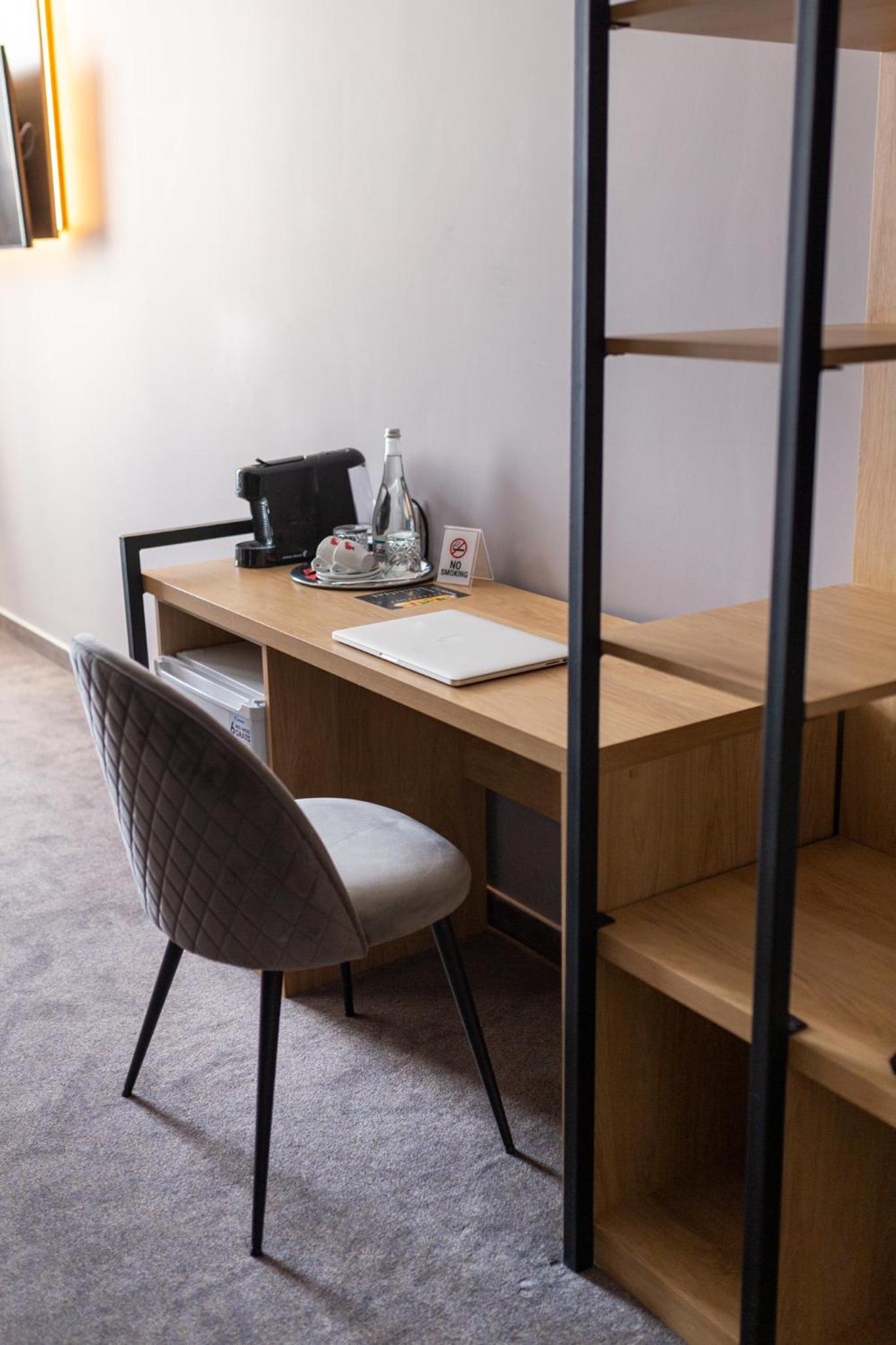 Standard Double Room - Photo 7