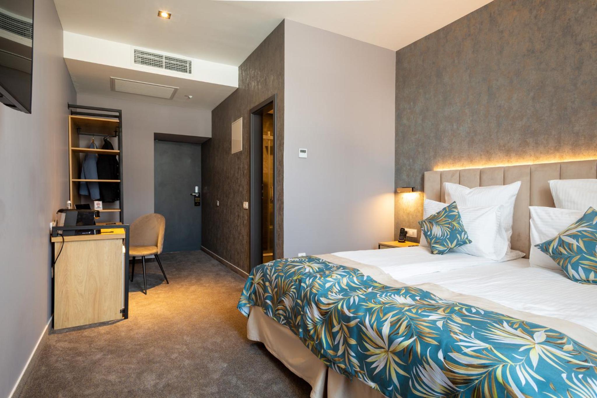 Superior Double Room - Photo 10