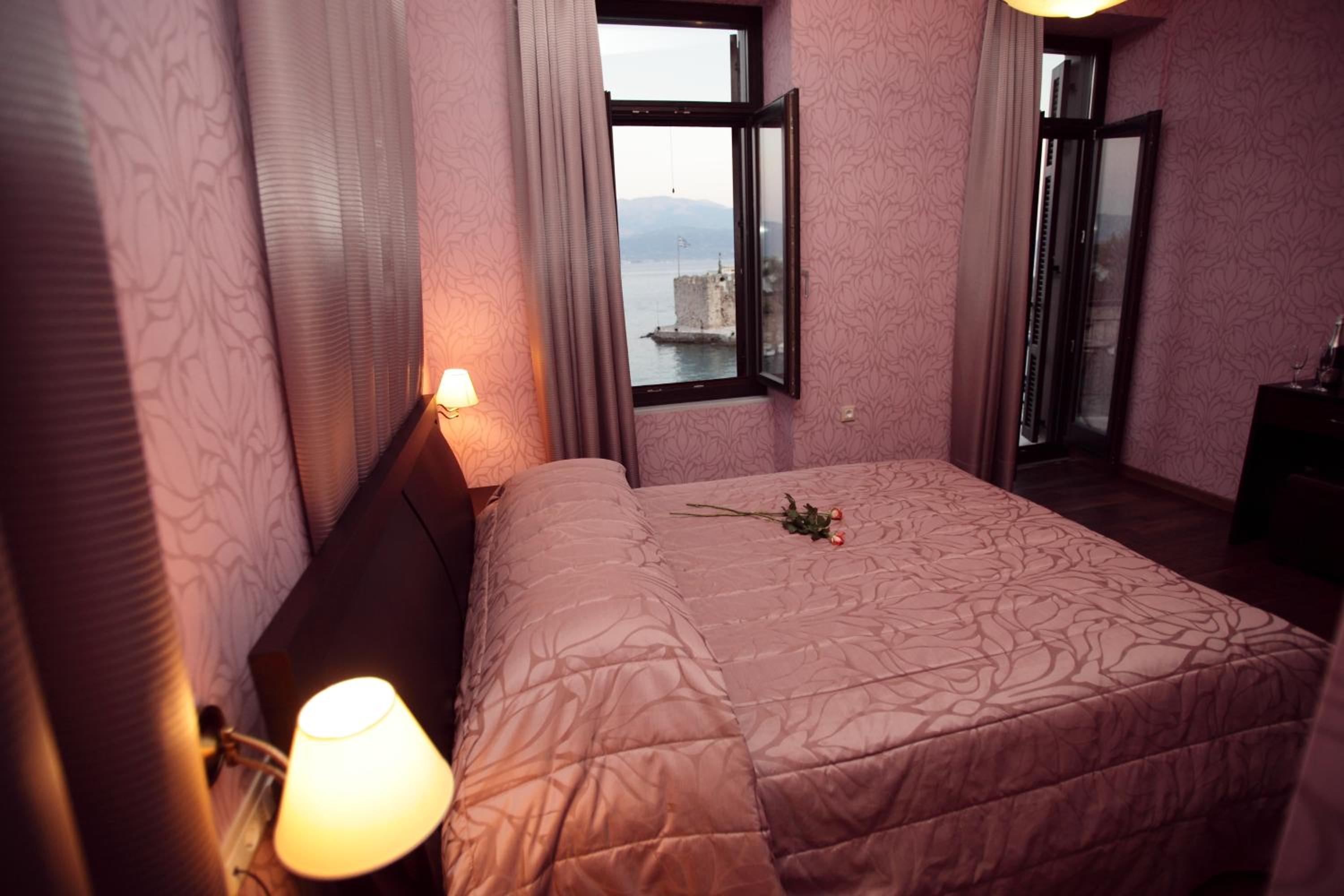 Double Room with Balcony and Sea View - Photo 6