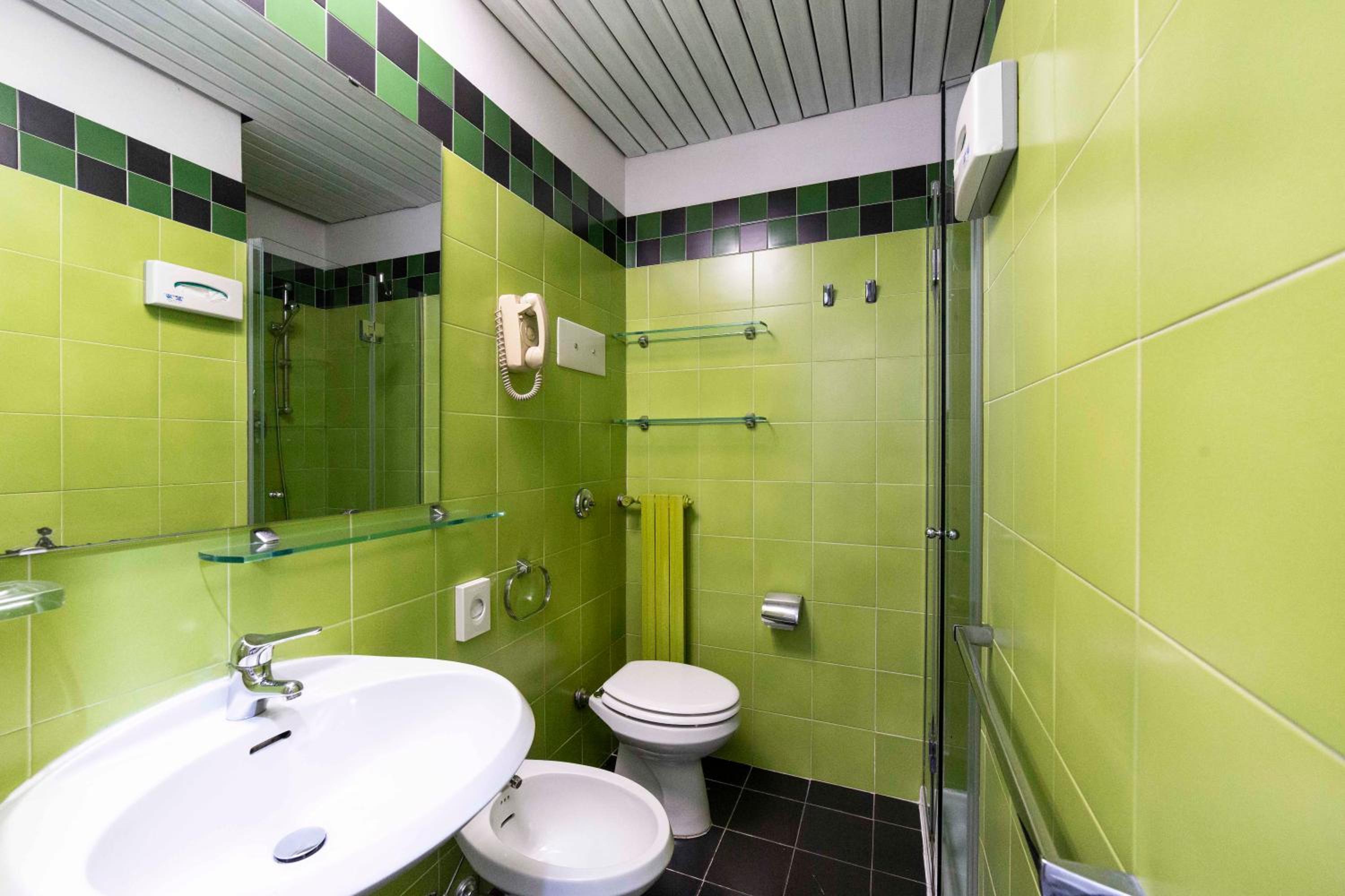 Quintuple Room - Photo 6