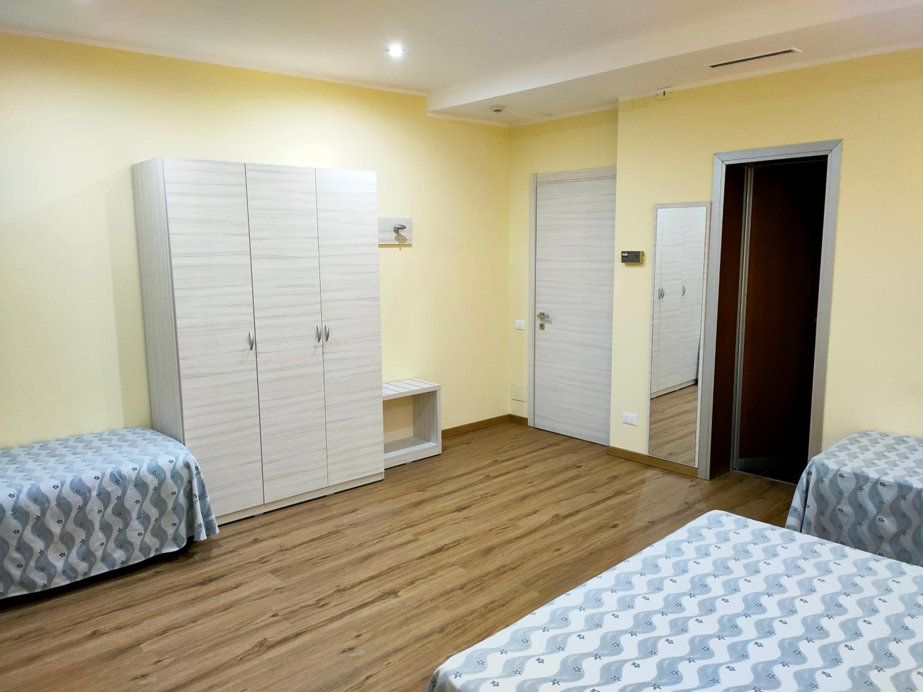 Quintuple Room - Photo 5