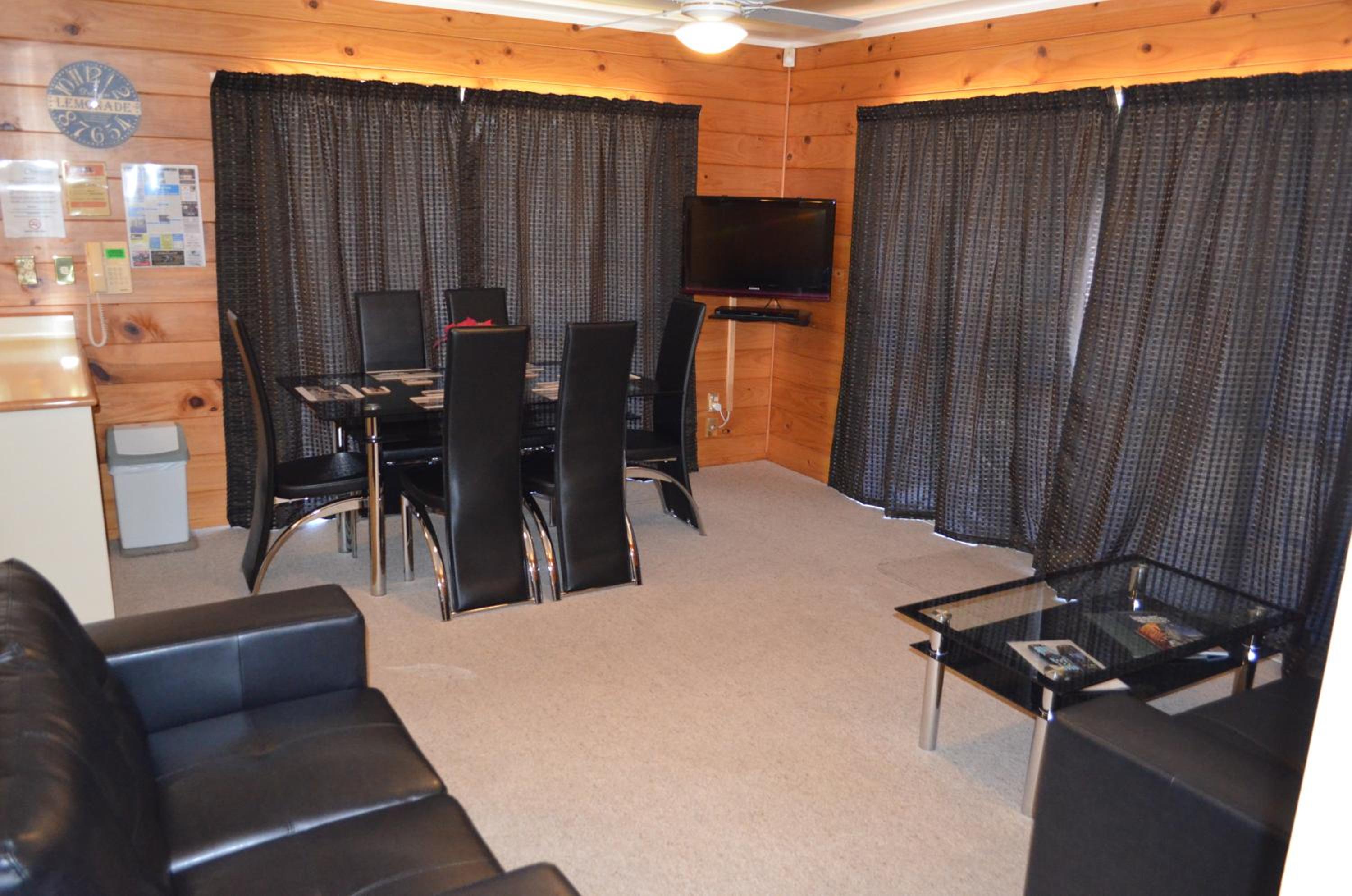 Two-Bedroom Apartment with Lake View - Photo 6