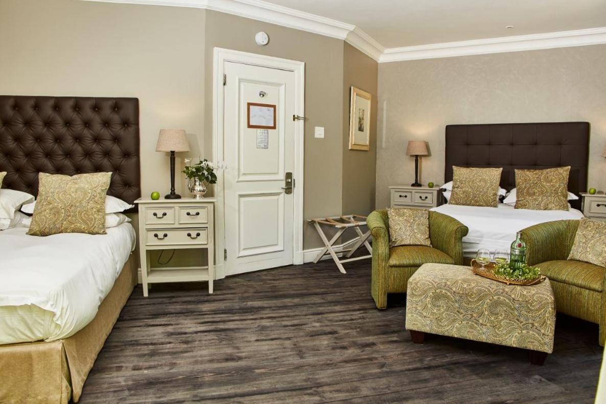 Family Room - Photo 2