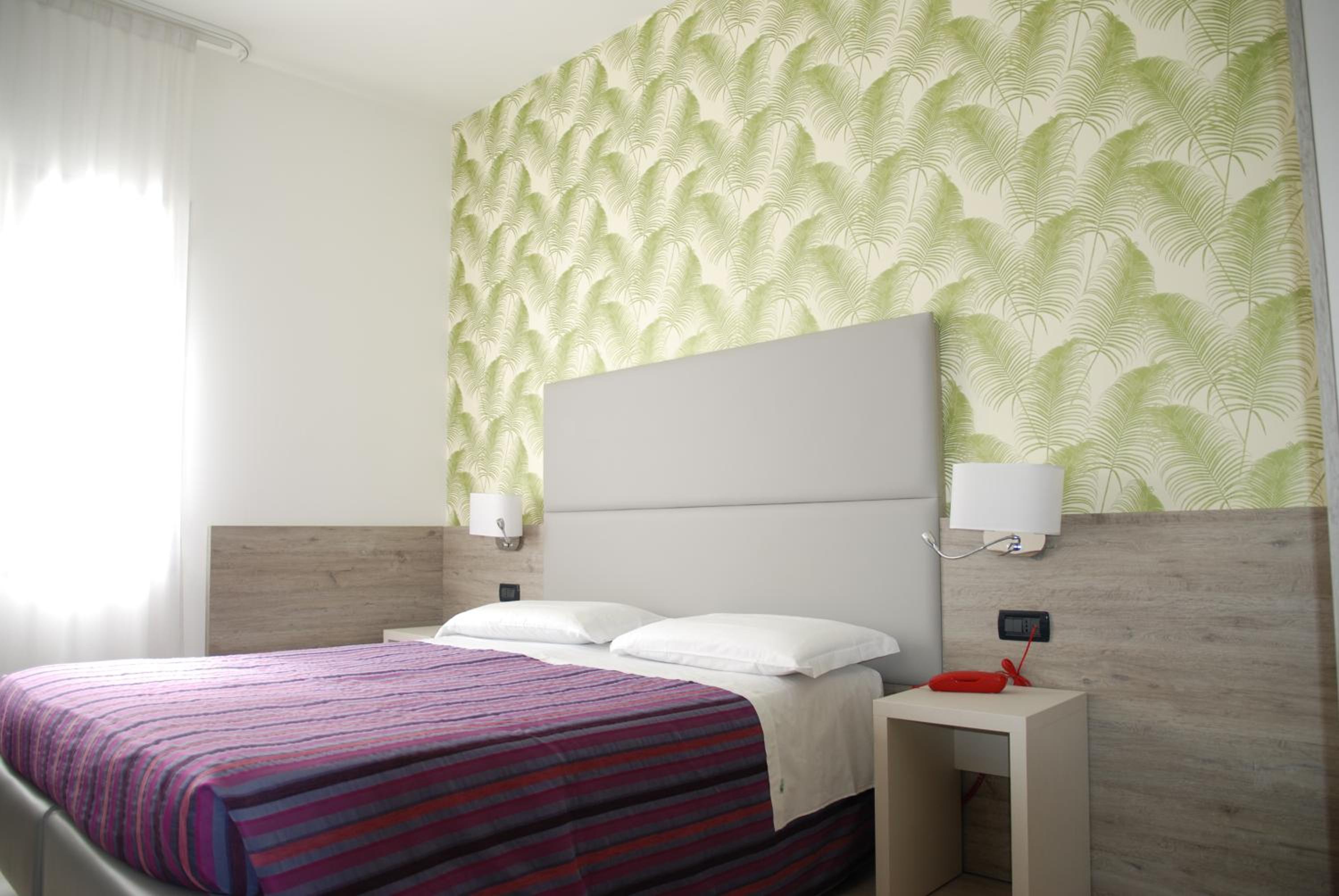 Classic Double or Twin Room - Photo 9