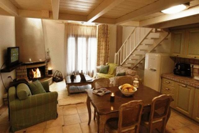 Junior Suite with Fireplace and Spa Bath photo 1