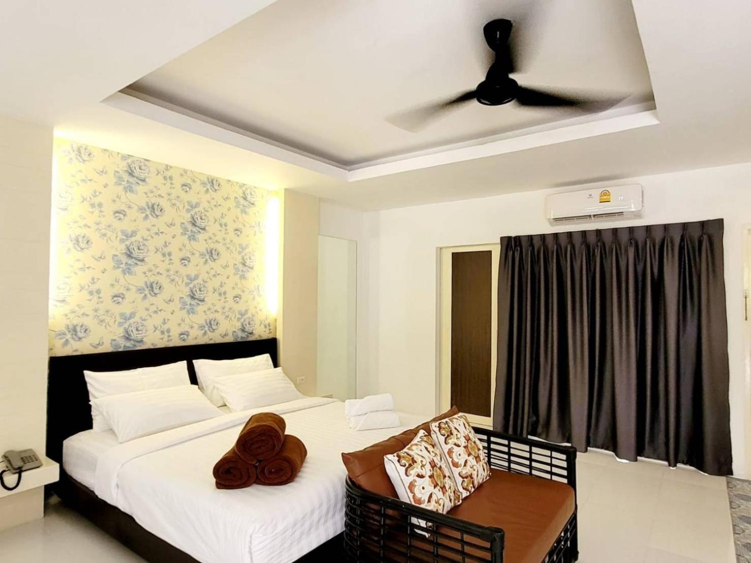 Twin Room with Balcony photo 2
