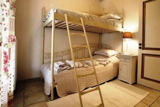 Deluxe Suite with Fireplace and Spa Bath photo 2