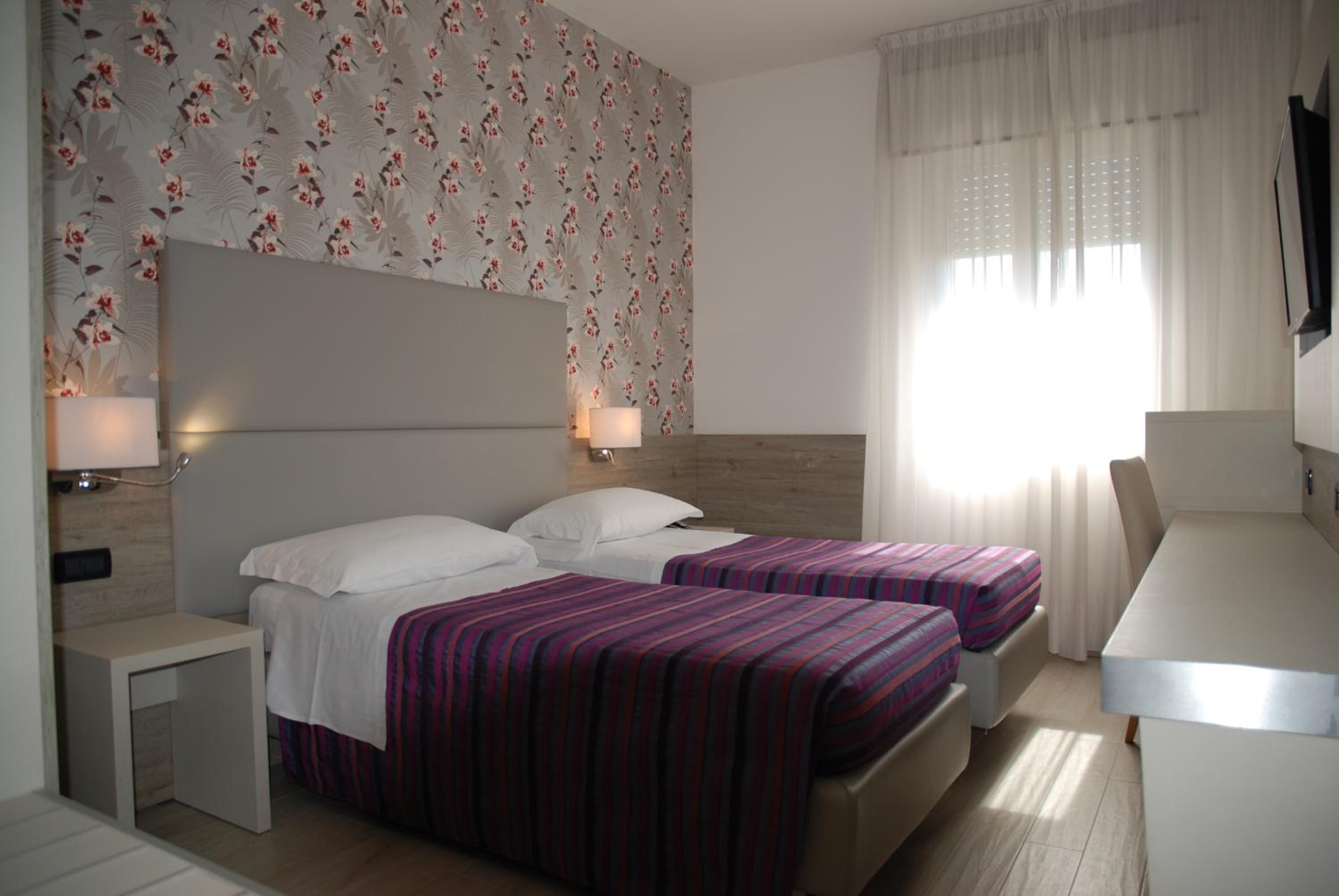 Classic Double or Twin Room - Photo 7
