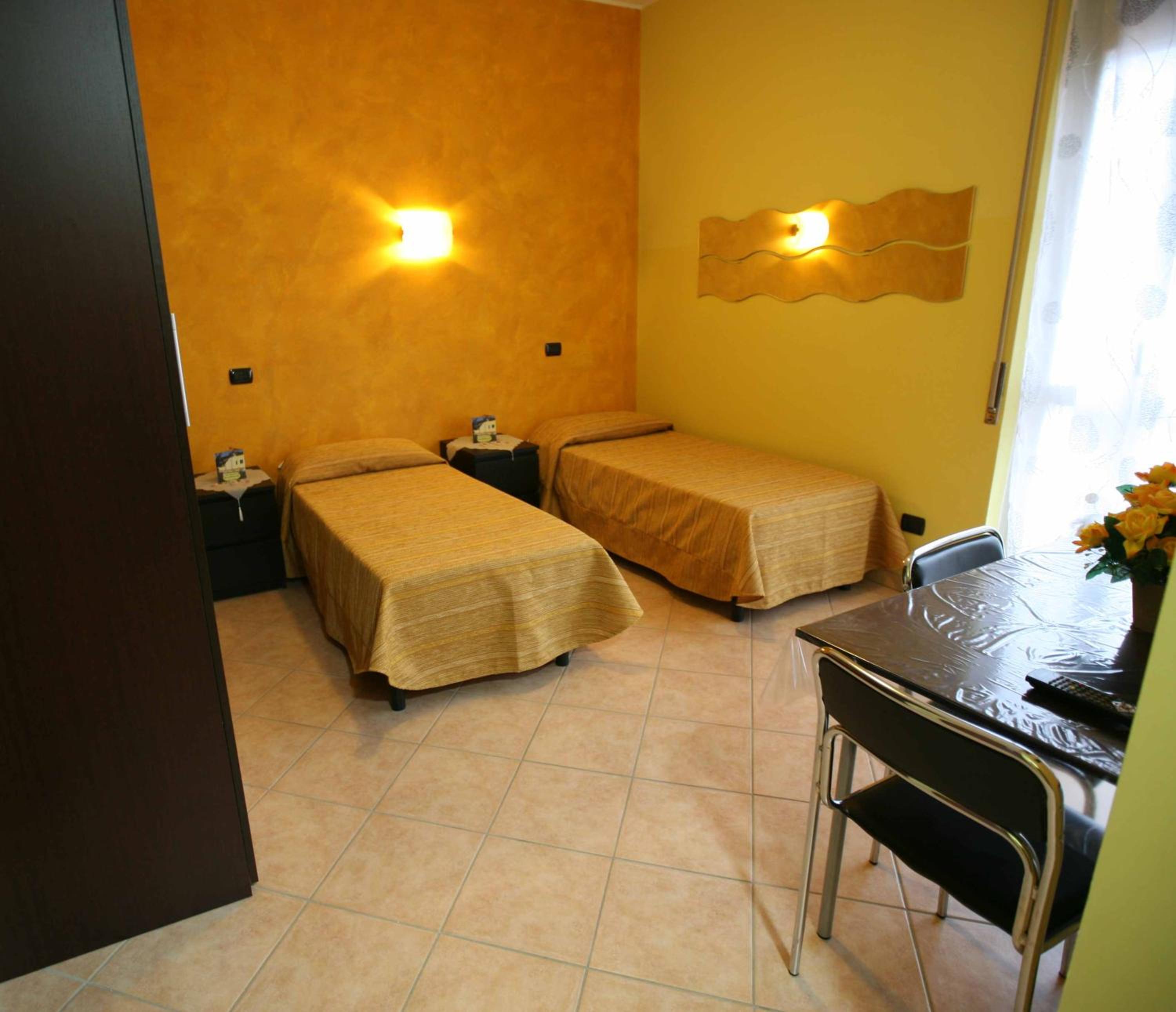 Deluxe Twin Room - Photo 6