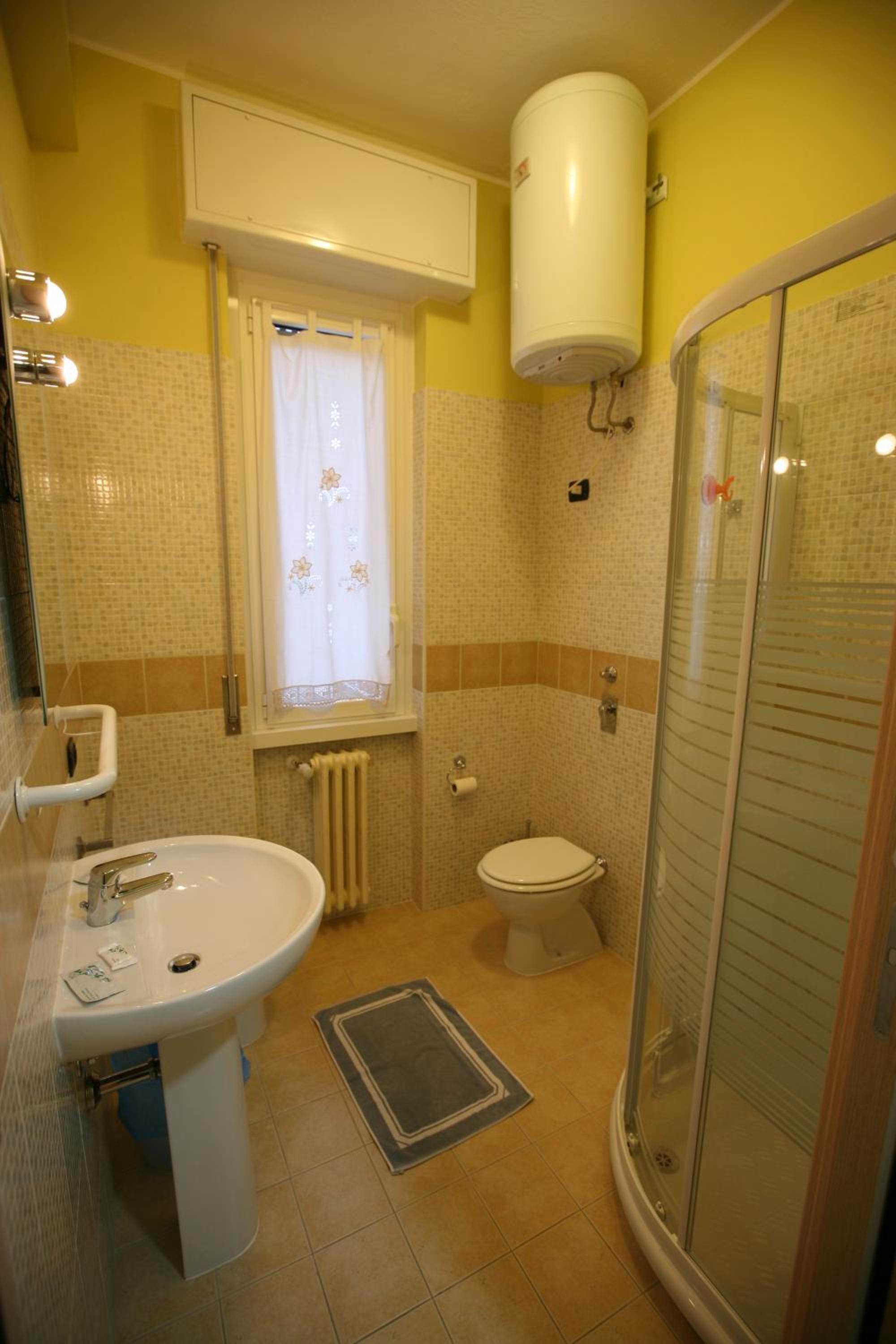 Deluxe Twin Room - Photo 7