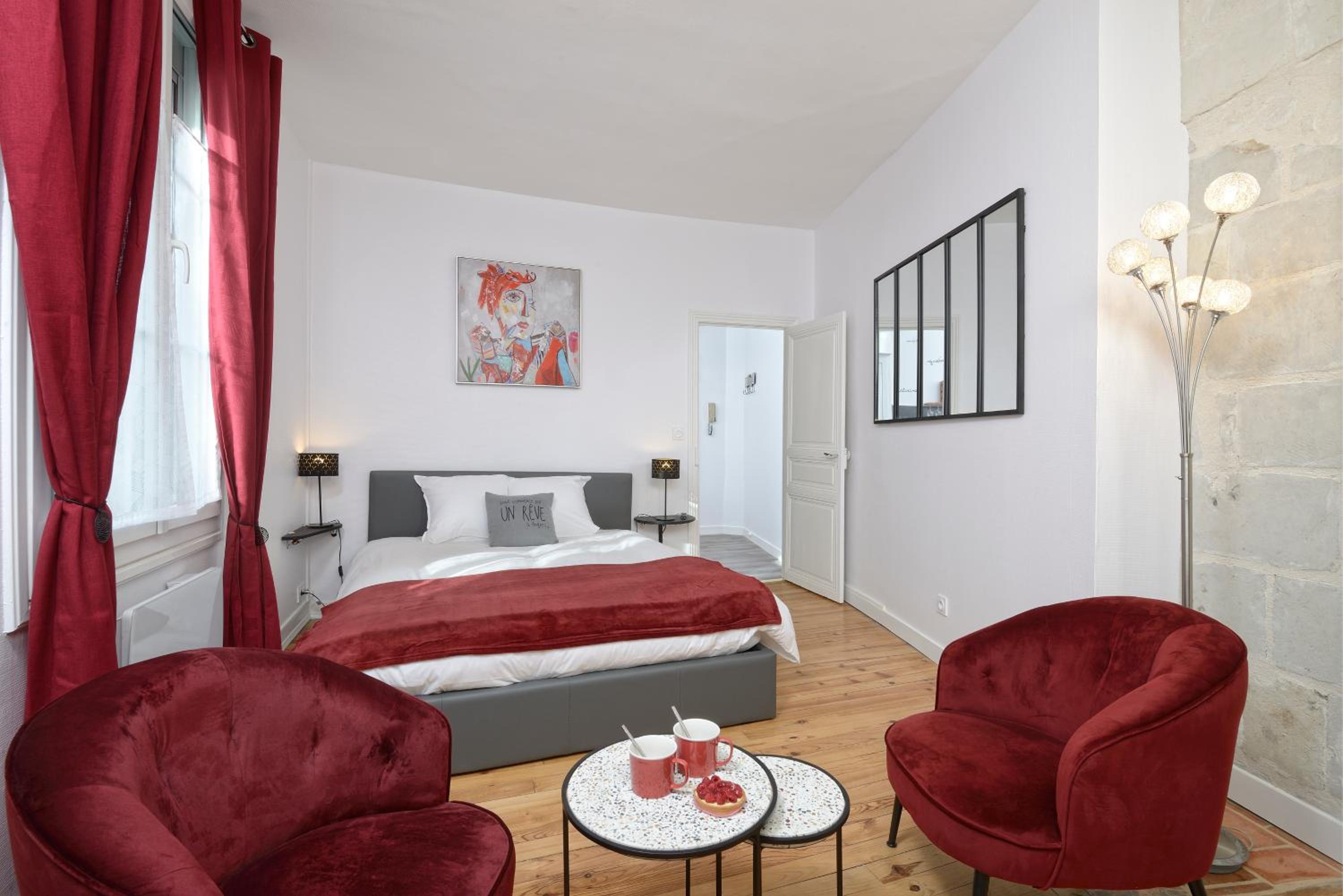Deluxe Apartment