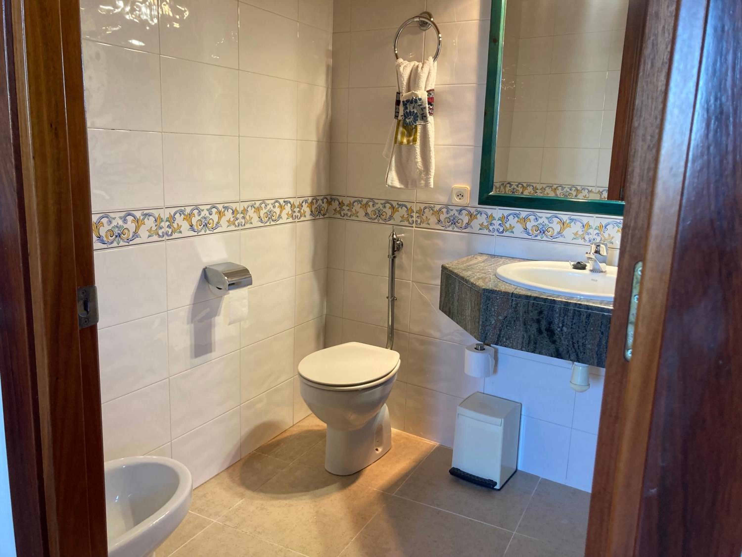 Family Room with Private Bathroom photo 2
