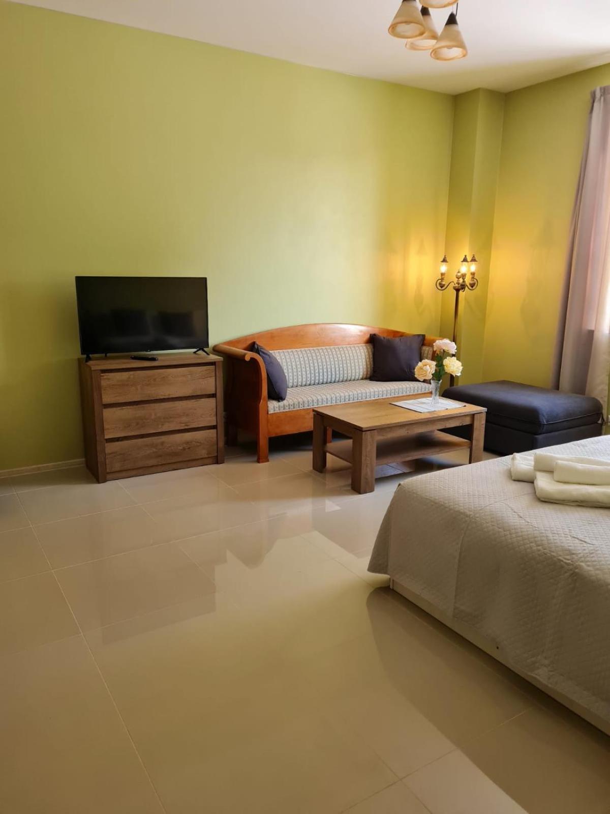 Quadruple Room with Garden View - Photo 2