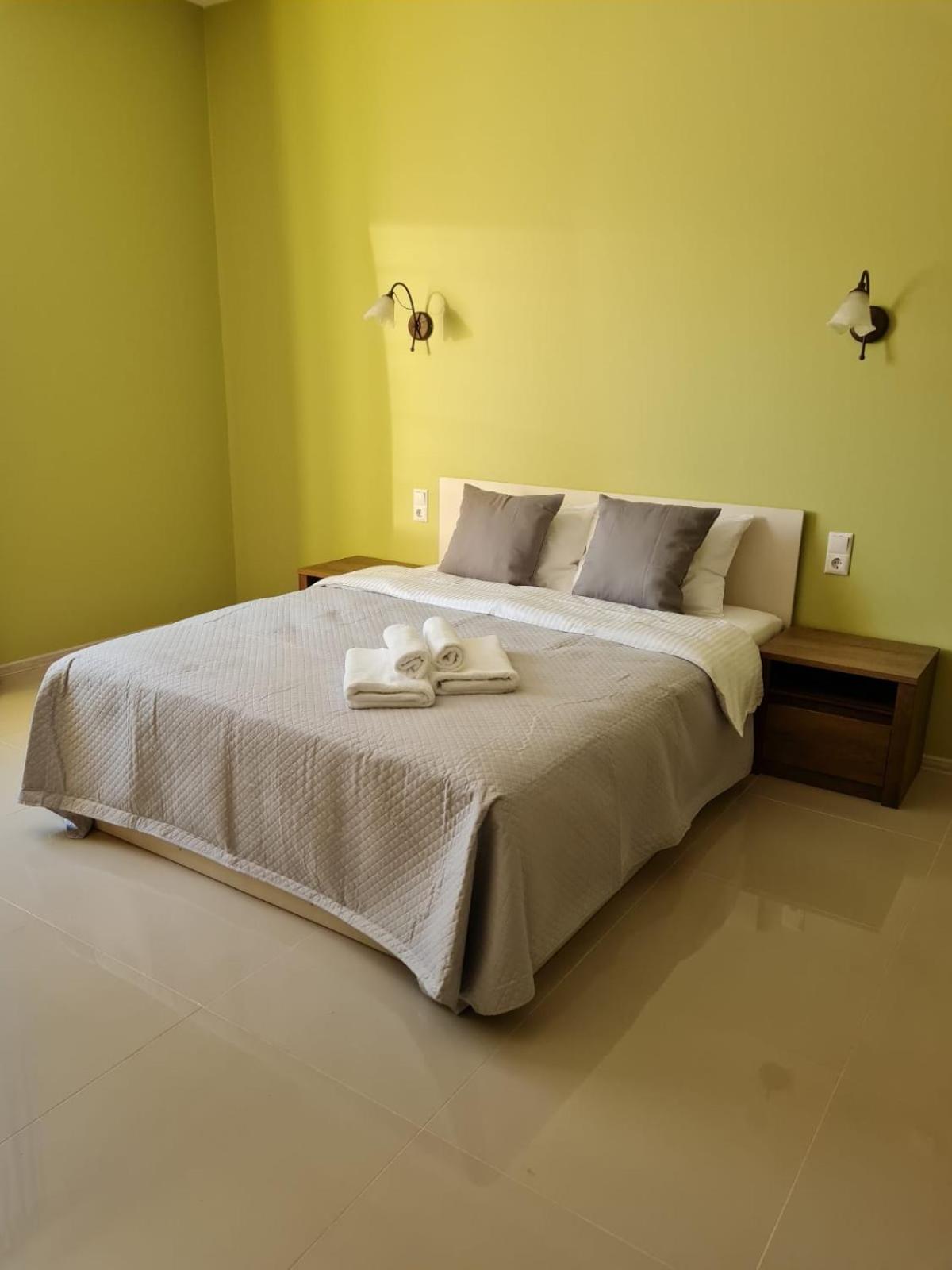 Quadruple Room with Garden View - Photo 4