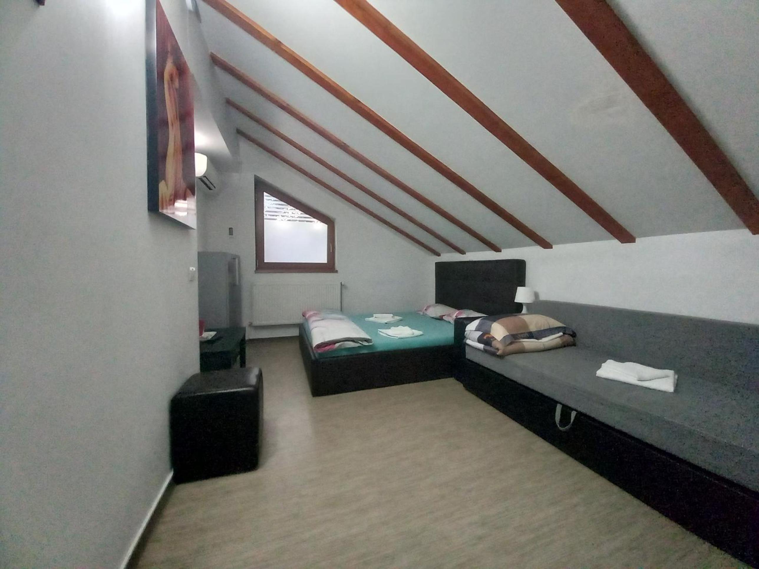 Triple Room - Attic Level - Photo 4