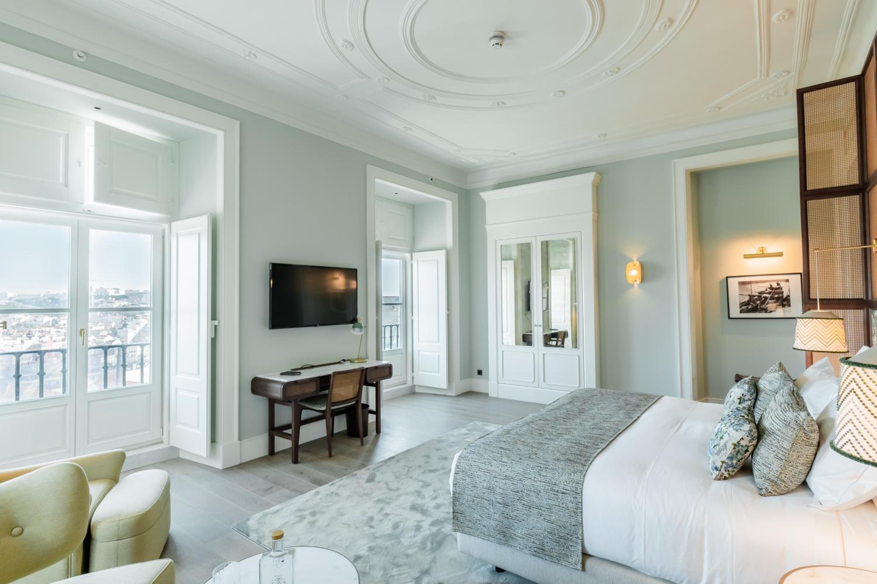 Deluxe Double or Twin Room - Photo 6