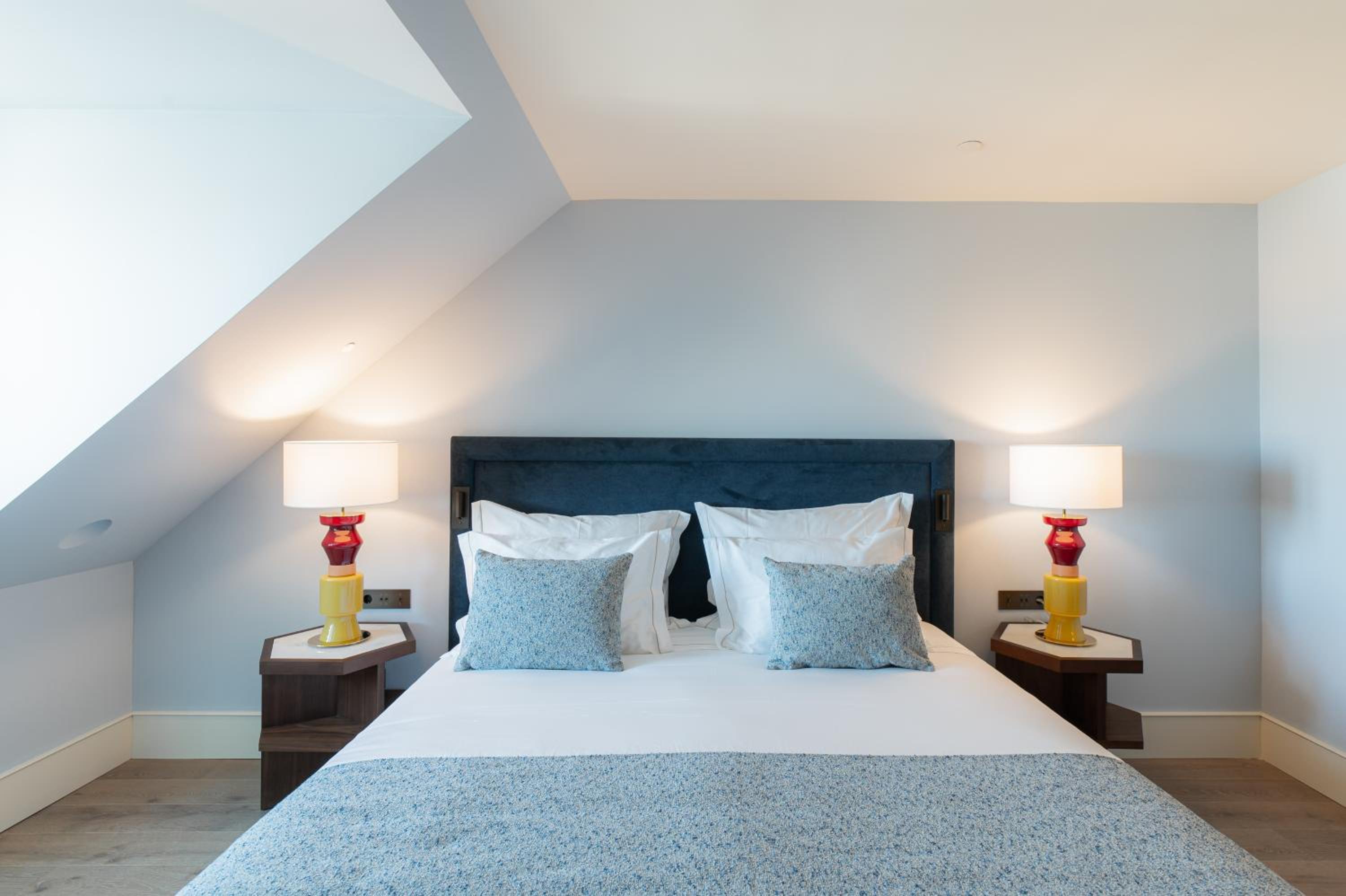 Suite - Photo 1