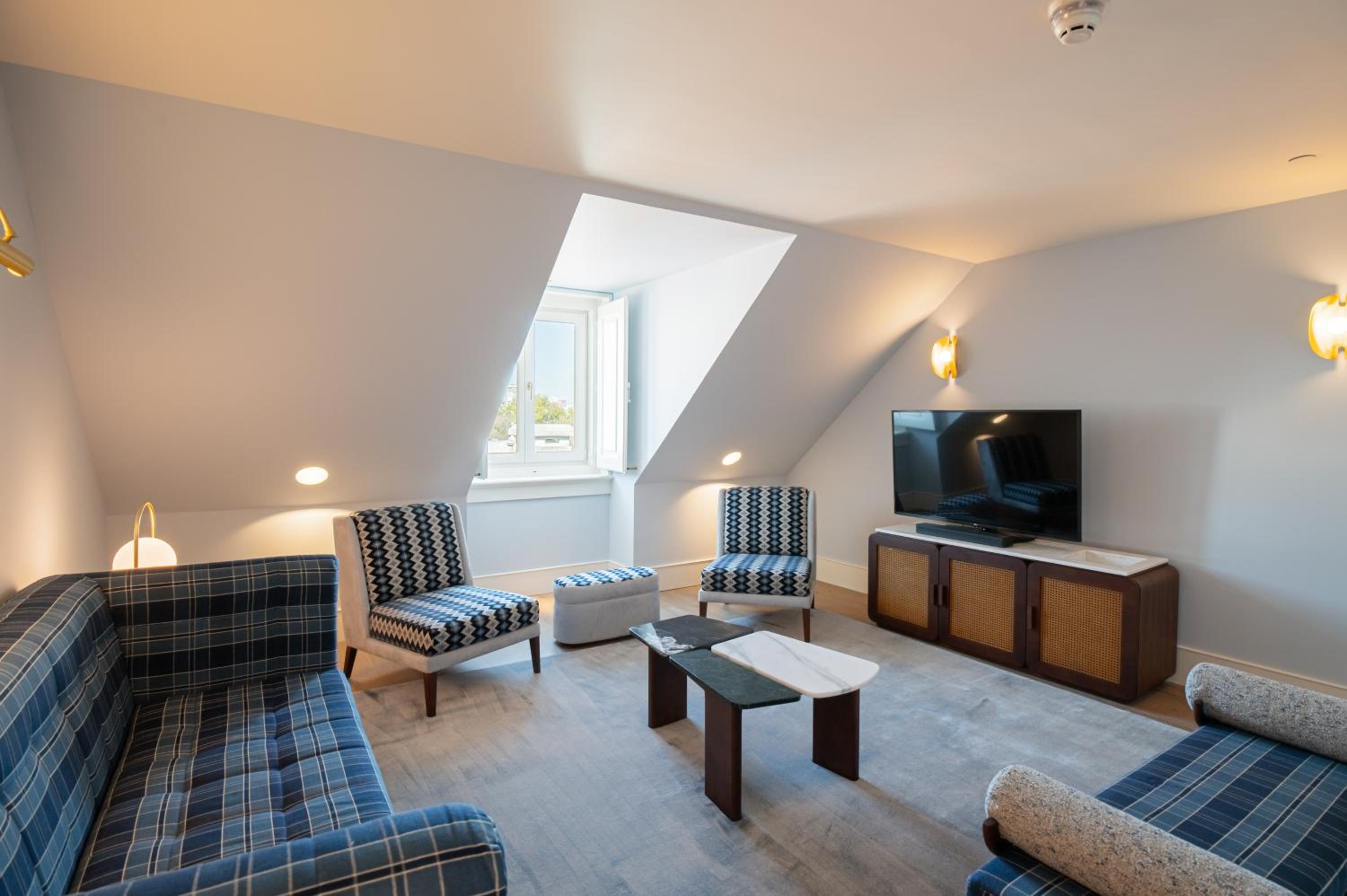 Suite - Photo 7