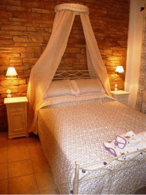 Junior Suite with Fireplace and Spa Bath photo 3