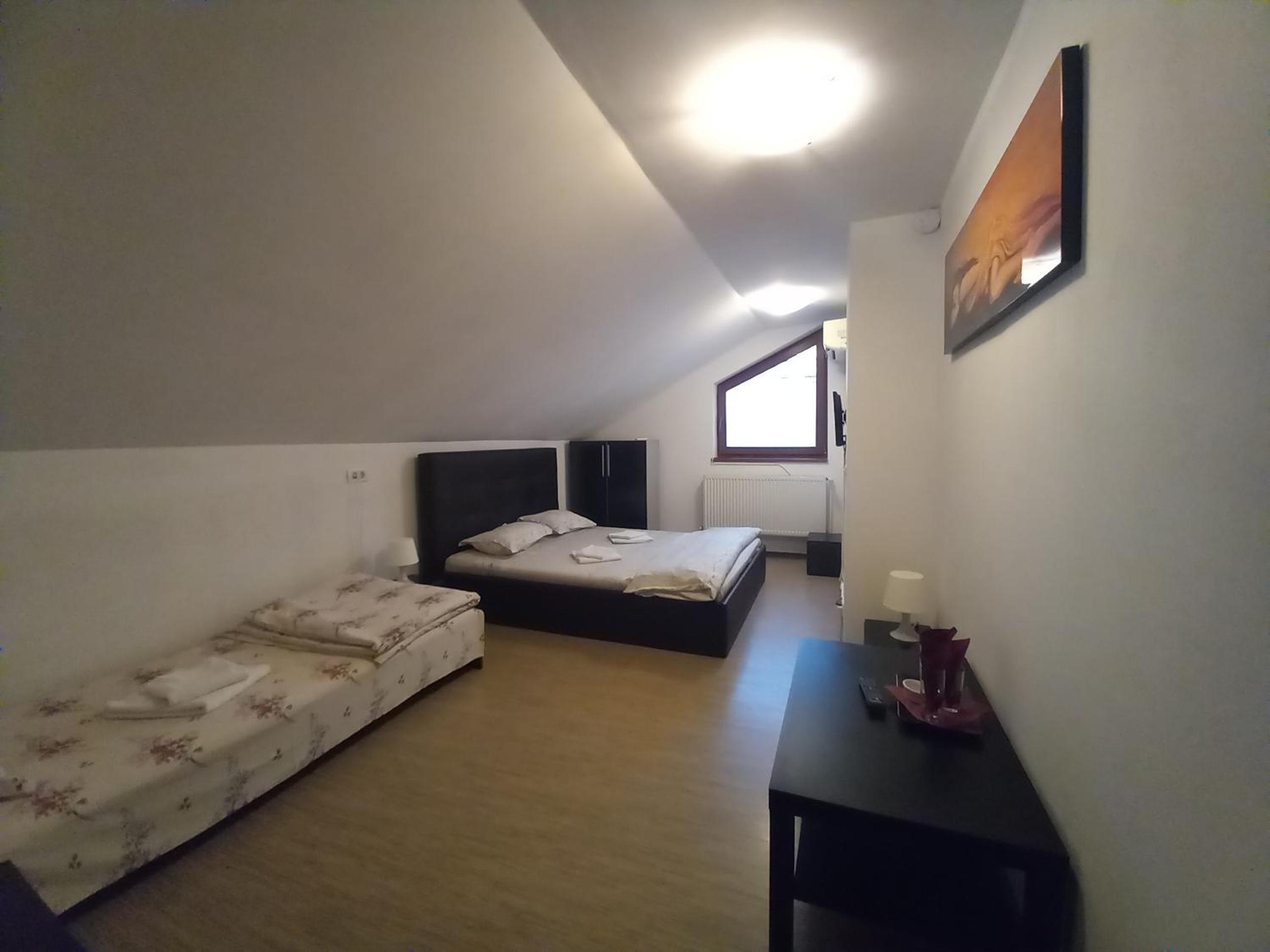 Triple Room - Attic Level - Photo 8