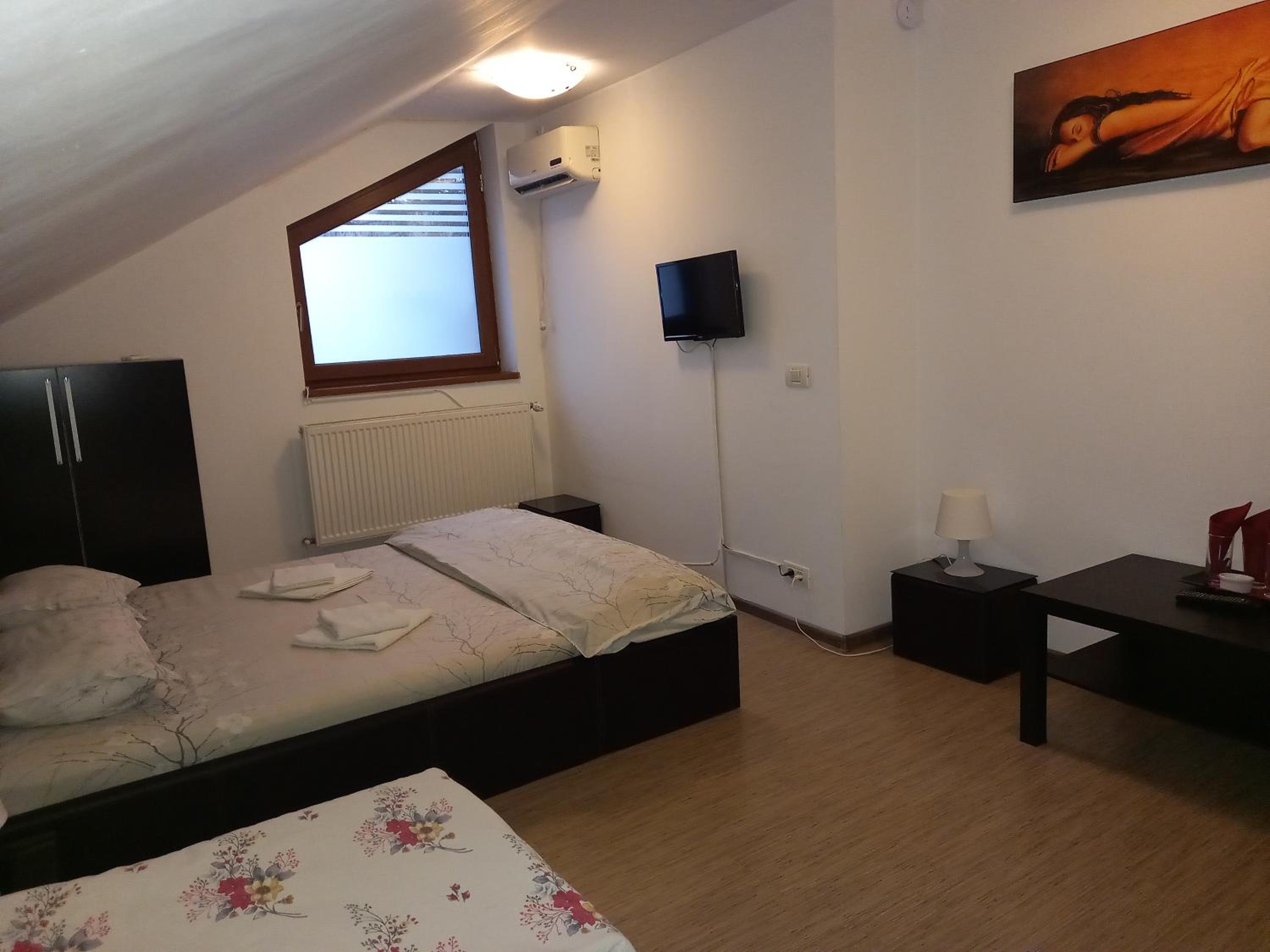 Triple Room - Attic Level - Photo 9